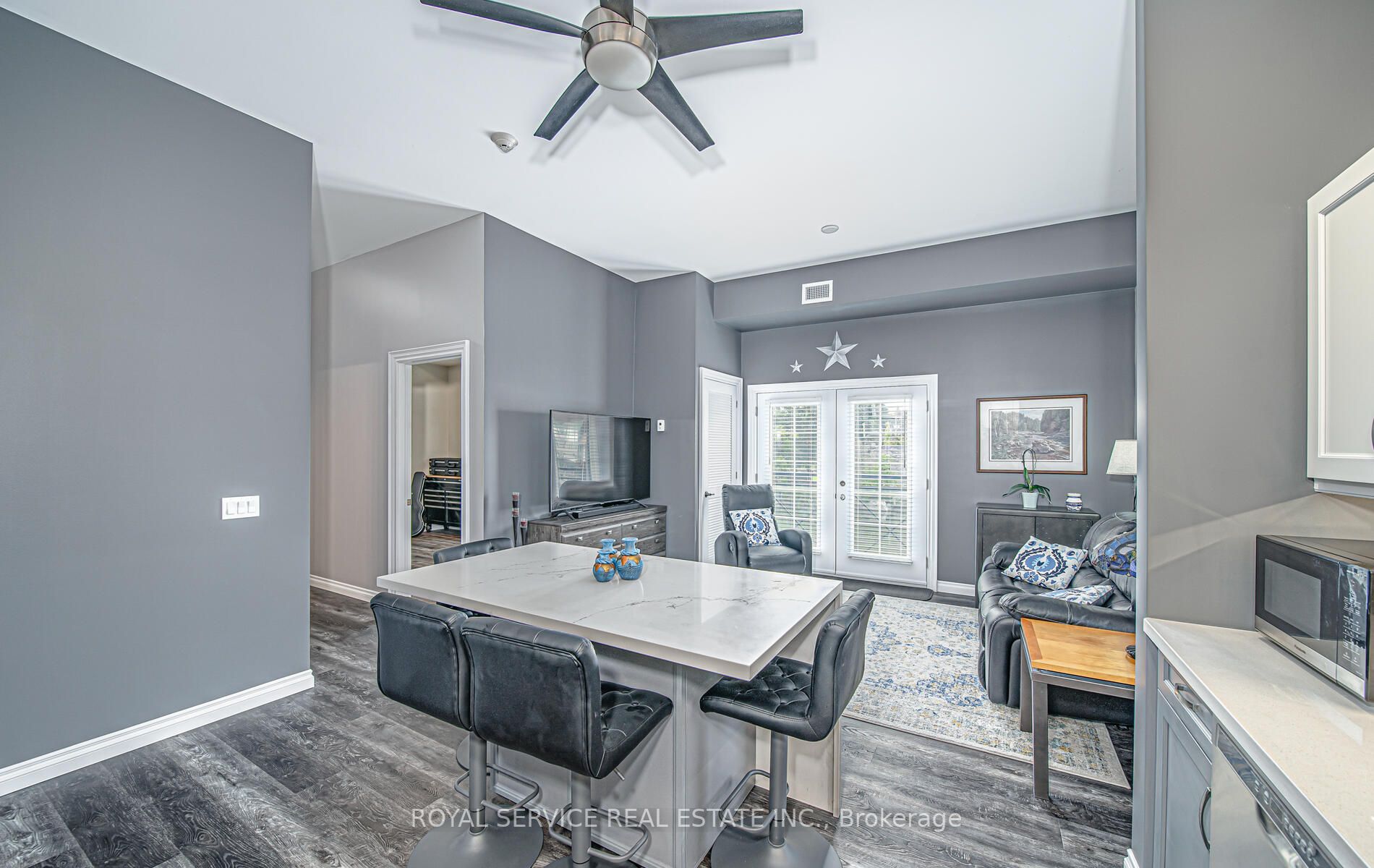 25 King St, #207