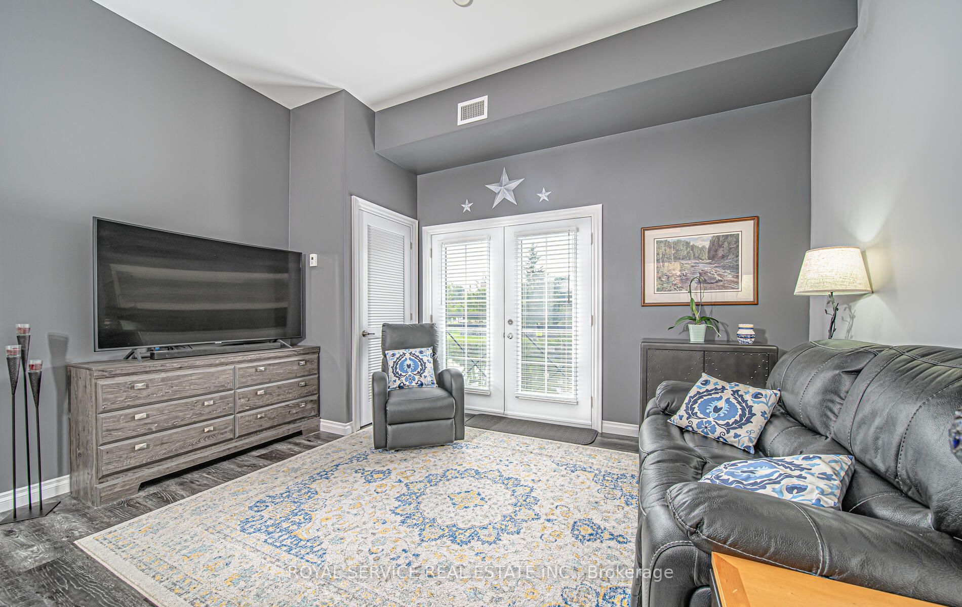 25 King St, #207