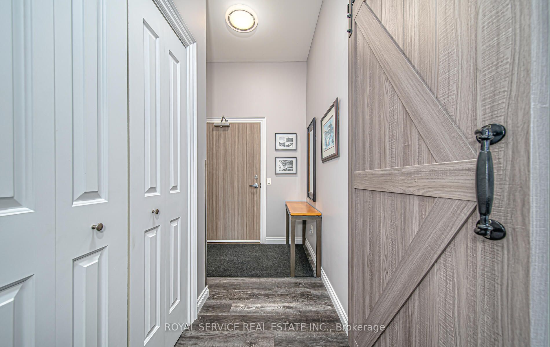 25 King St, #207