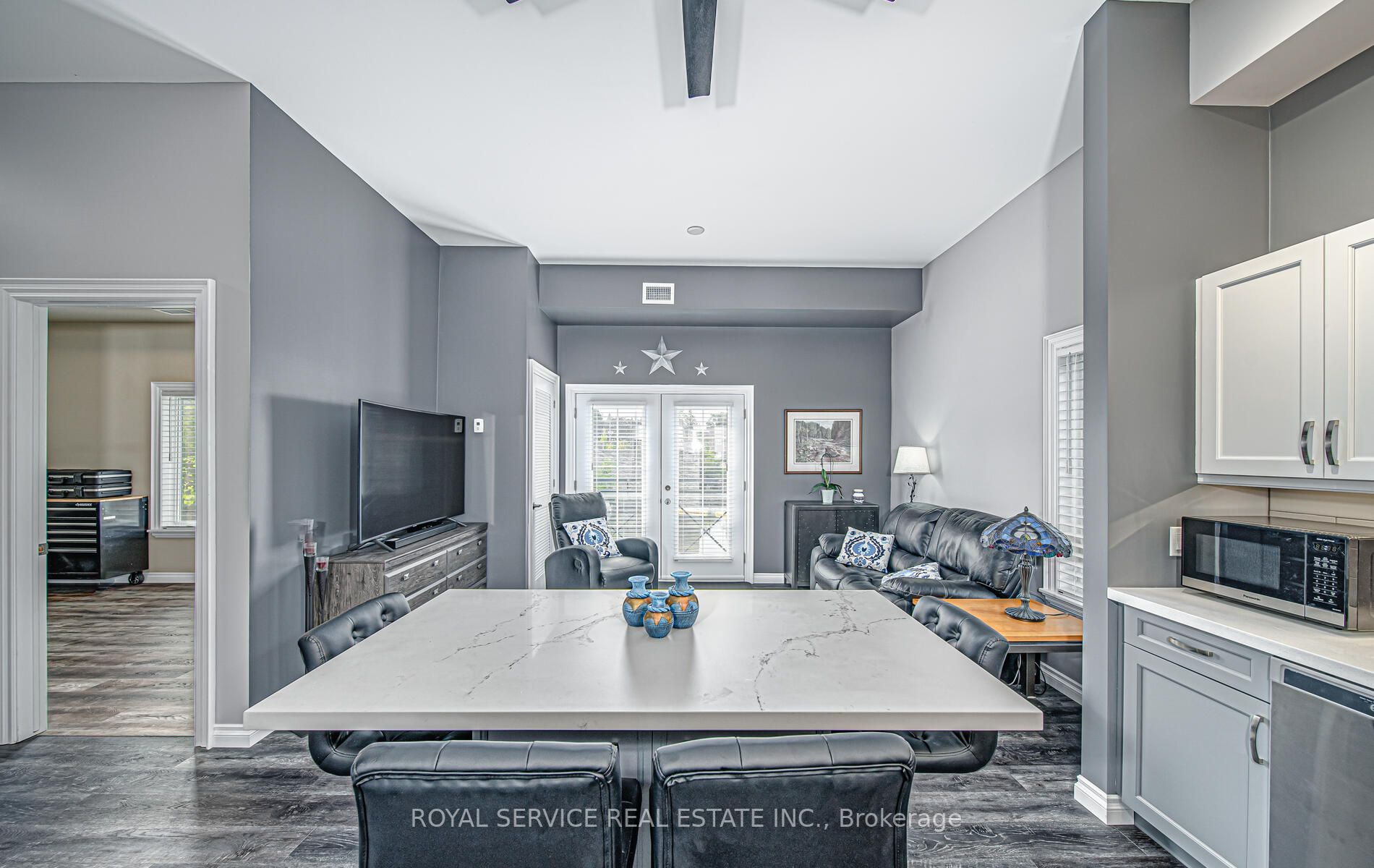 25 King St, #207