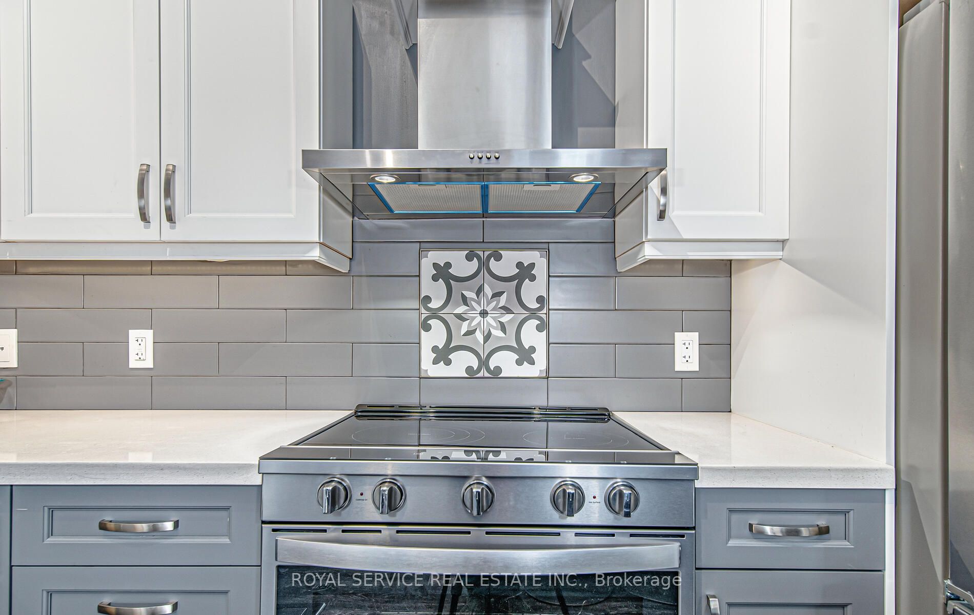 25 King St, #207