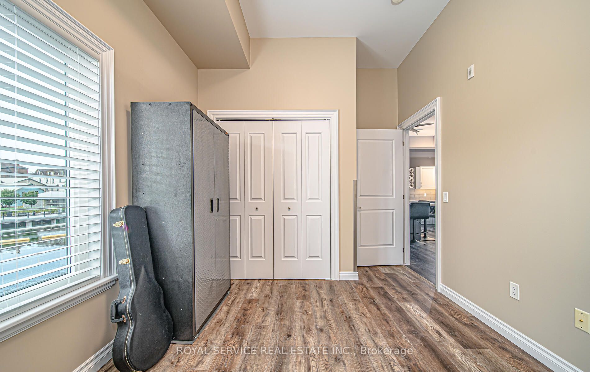 25 King St, #207