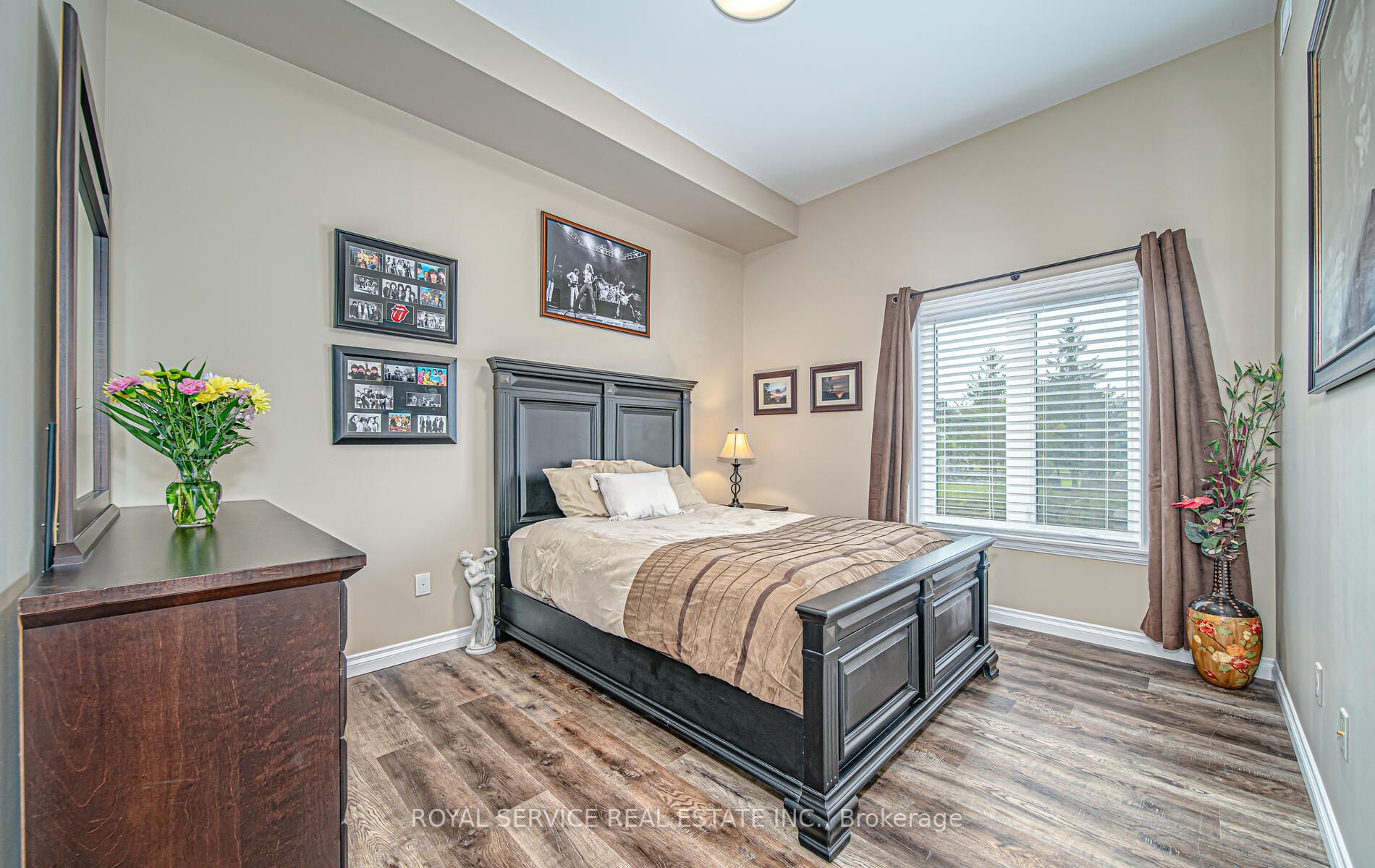 25 King St, #207