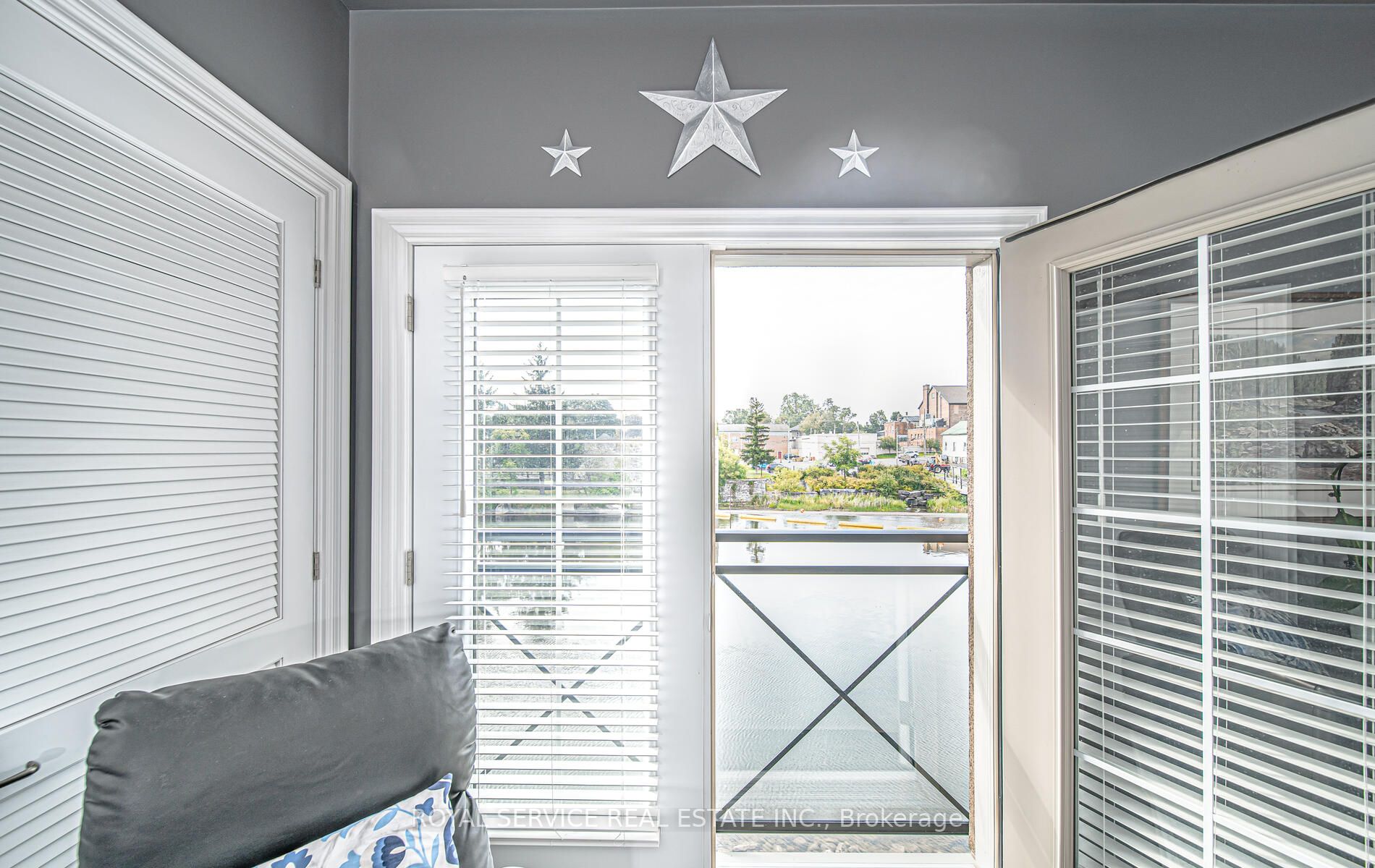 25 King St, #207