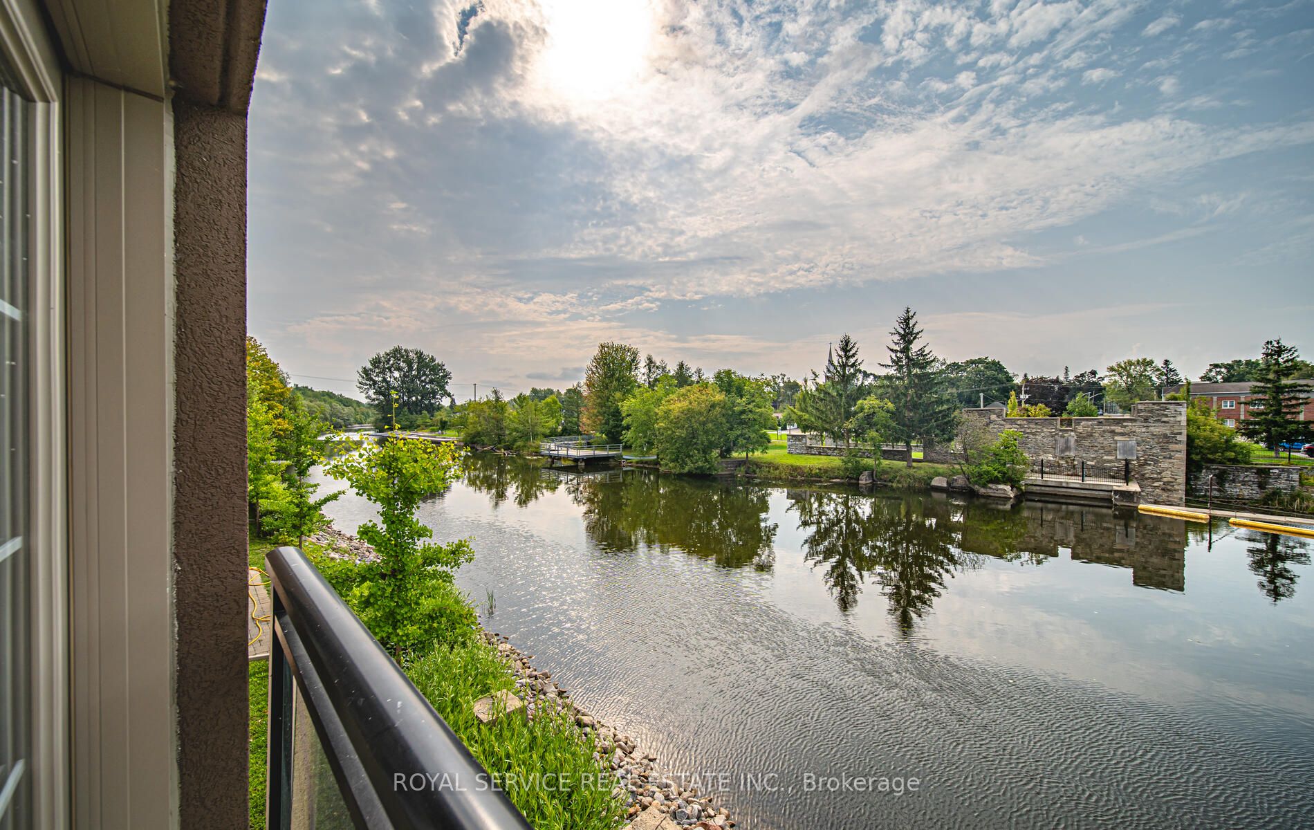 25 King St, #207