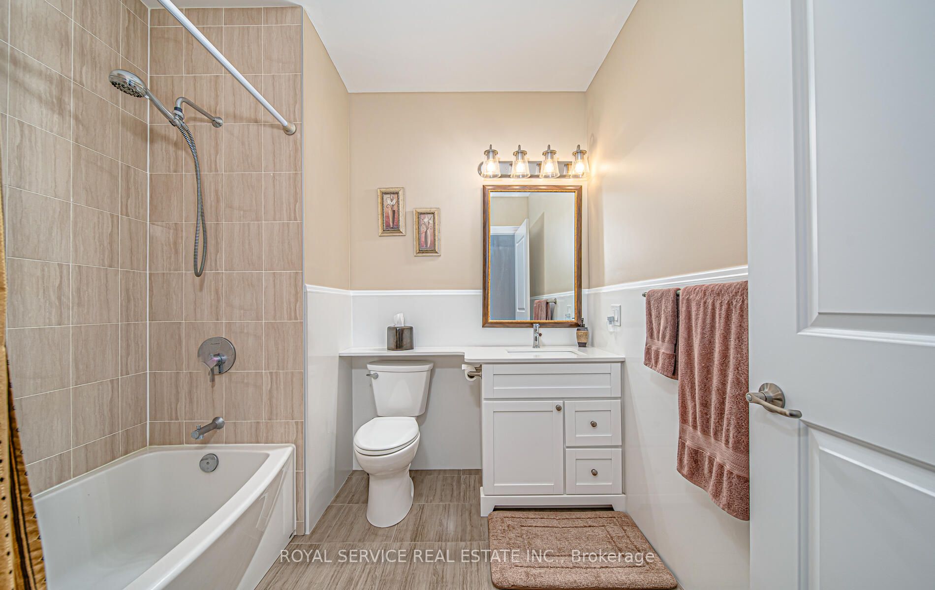 25 King St, #207