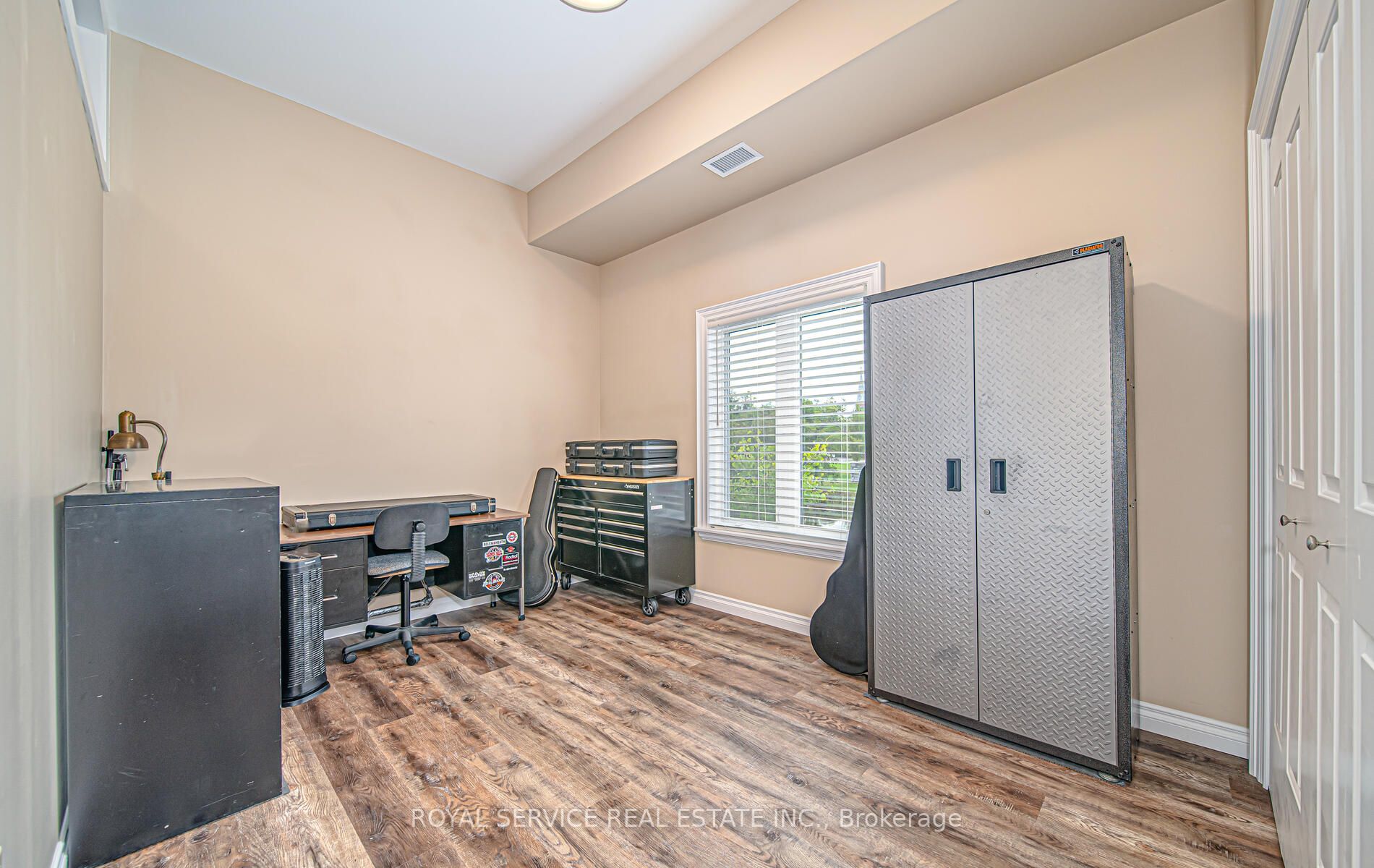 25 King St, #207