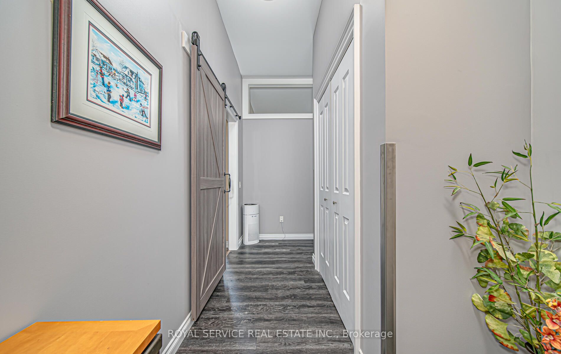 25 King St, #207