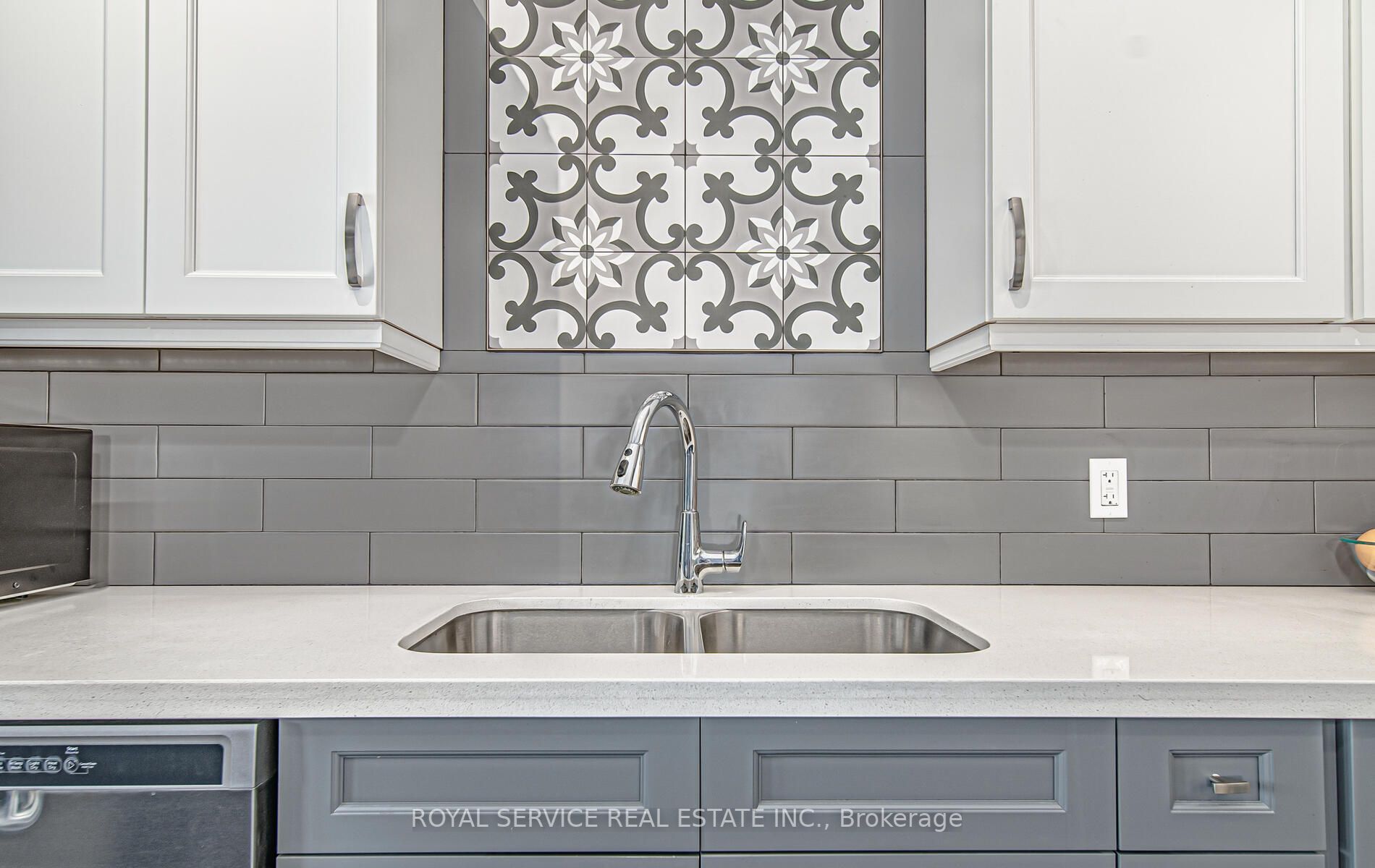 25 King St, #207