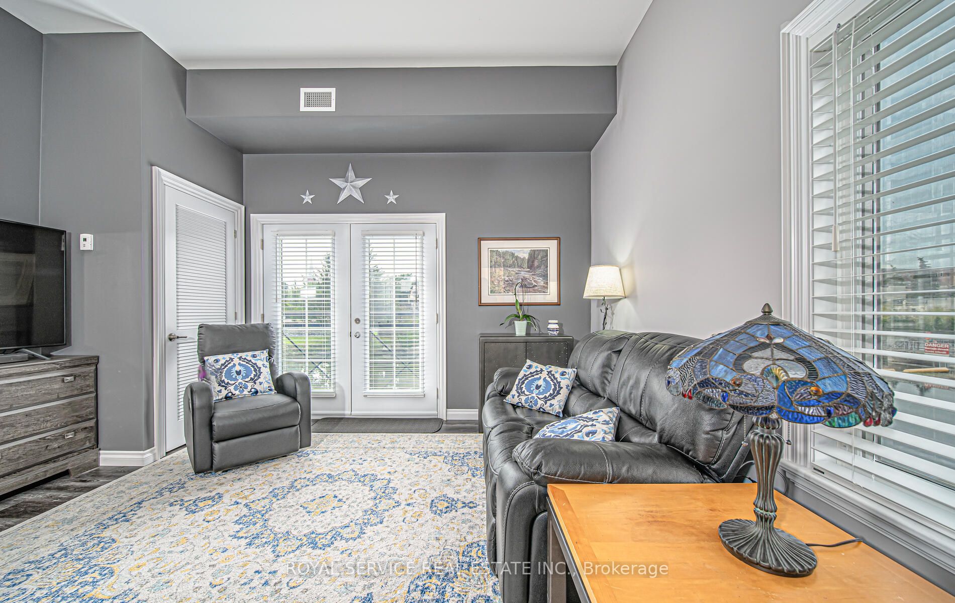 25 King St, #207