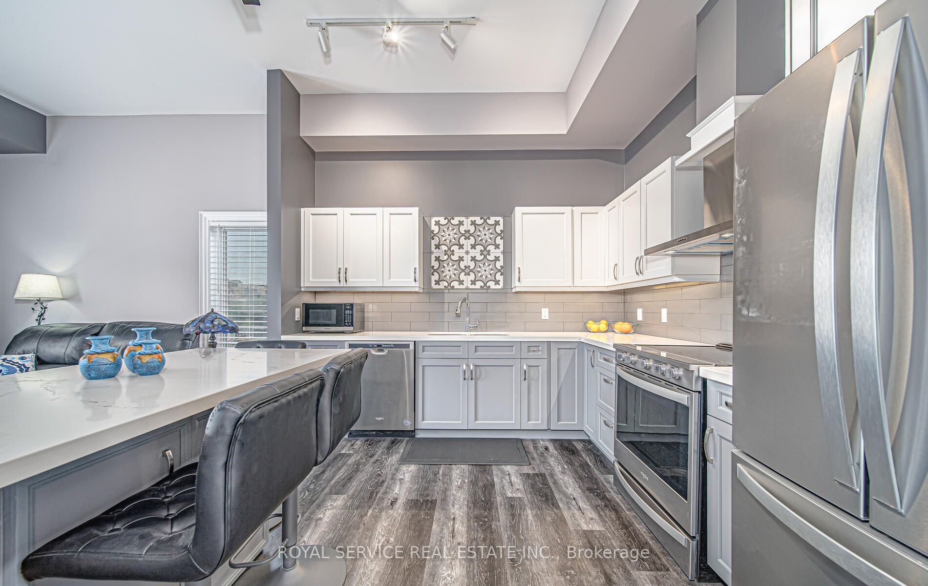 25 King St, #207