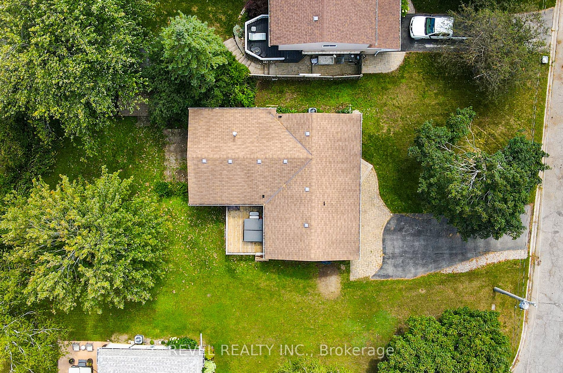 43 Elaine Dr