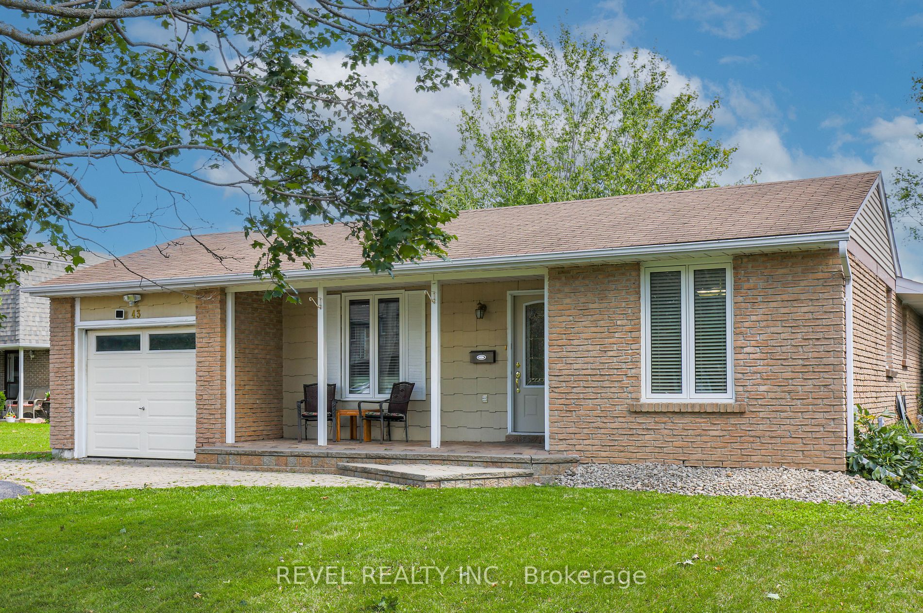 43 Elaine Dr