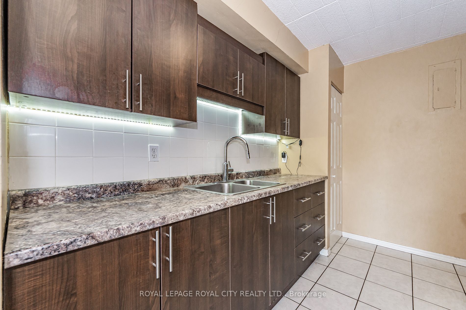 105 Conroy Cres, #103