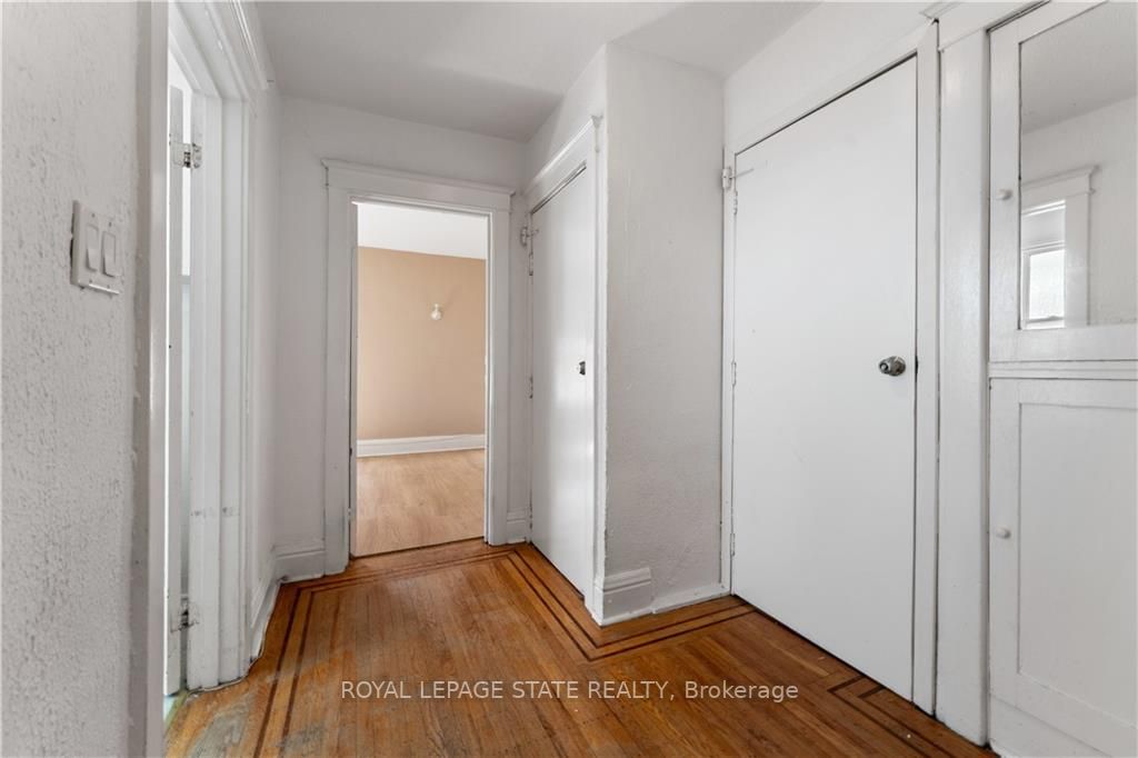 32 Rosslyn Avenue S