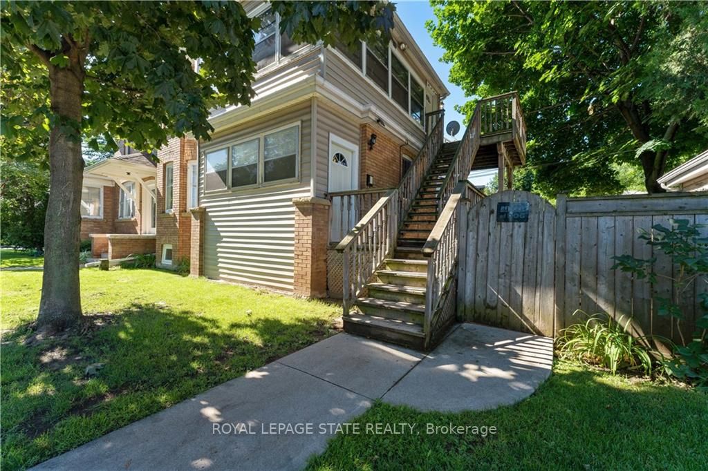 32 Rosslyn Avenue S