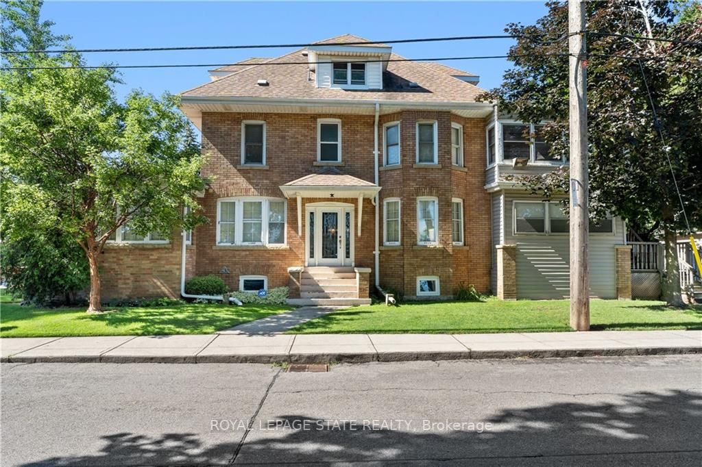 32 Rosslyn Avenue S