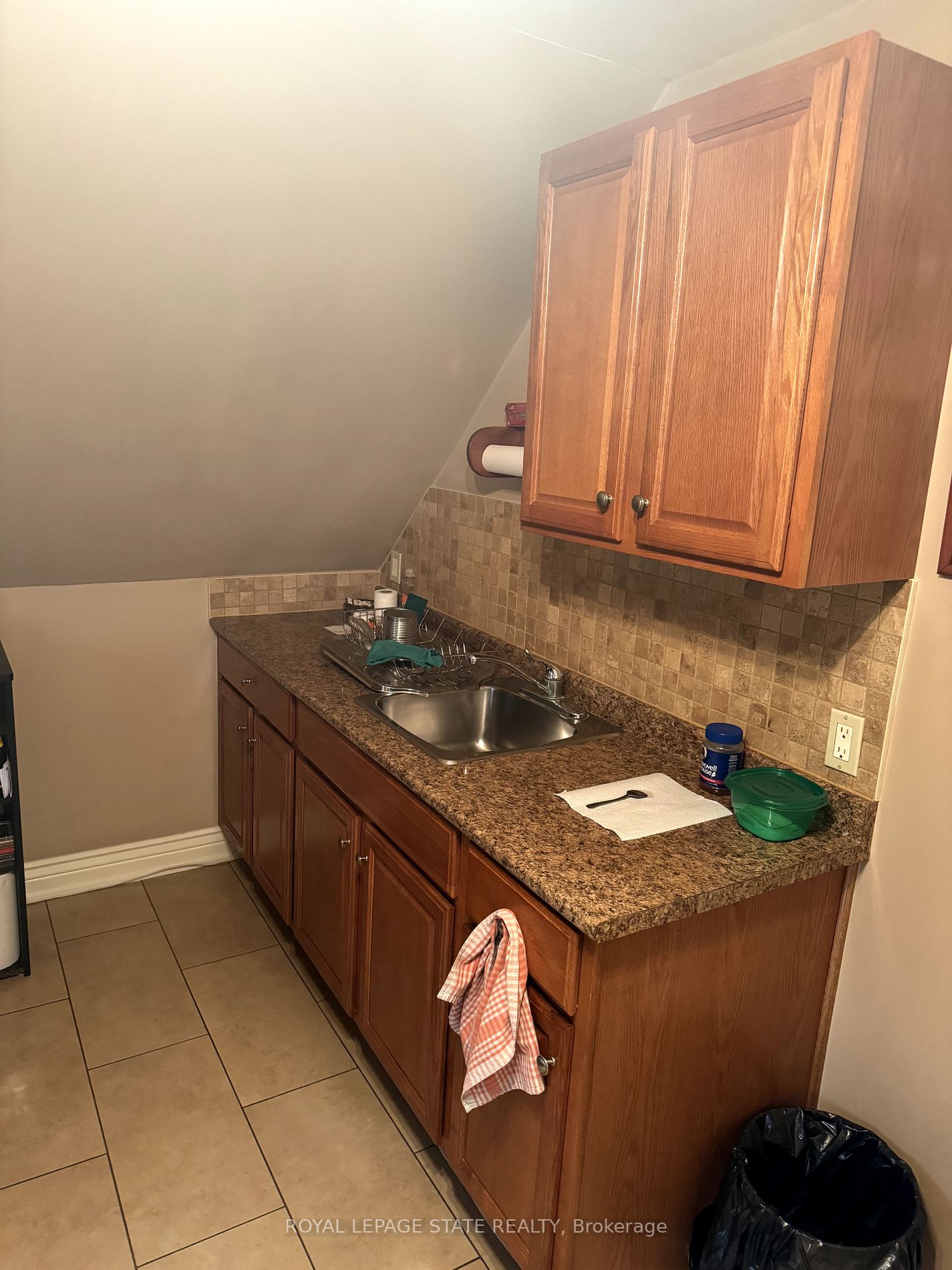 32 Rosslyn Avenue S