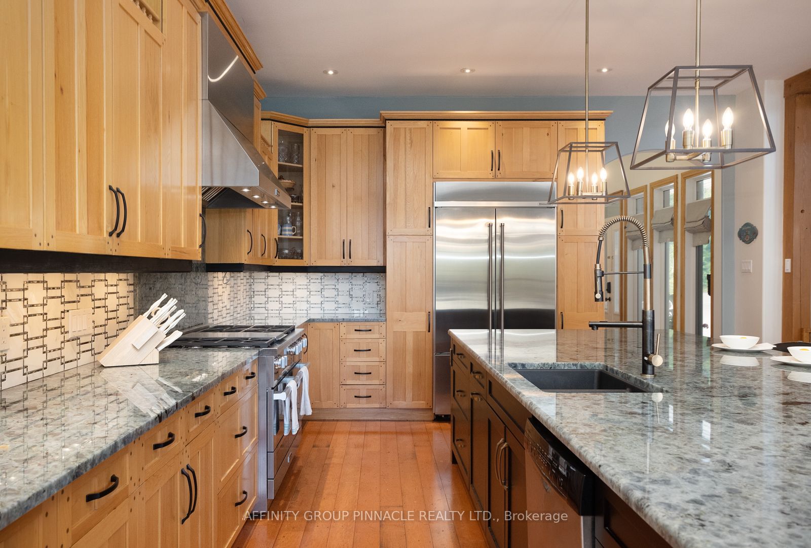 10 Bayview Dr