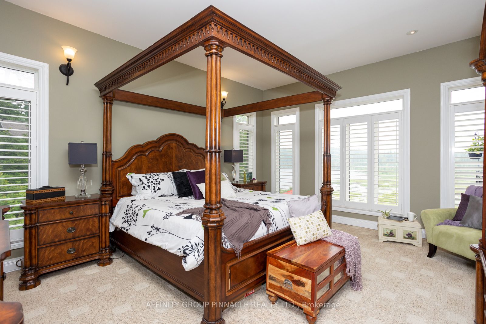 10 Bayview Dr