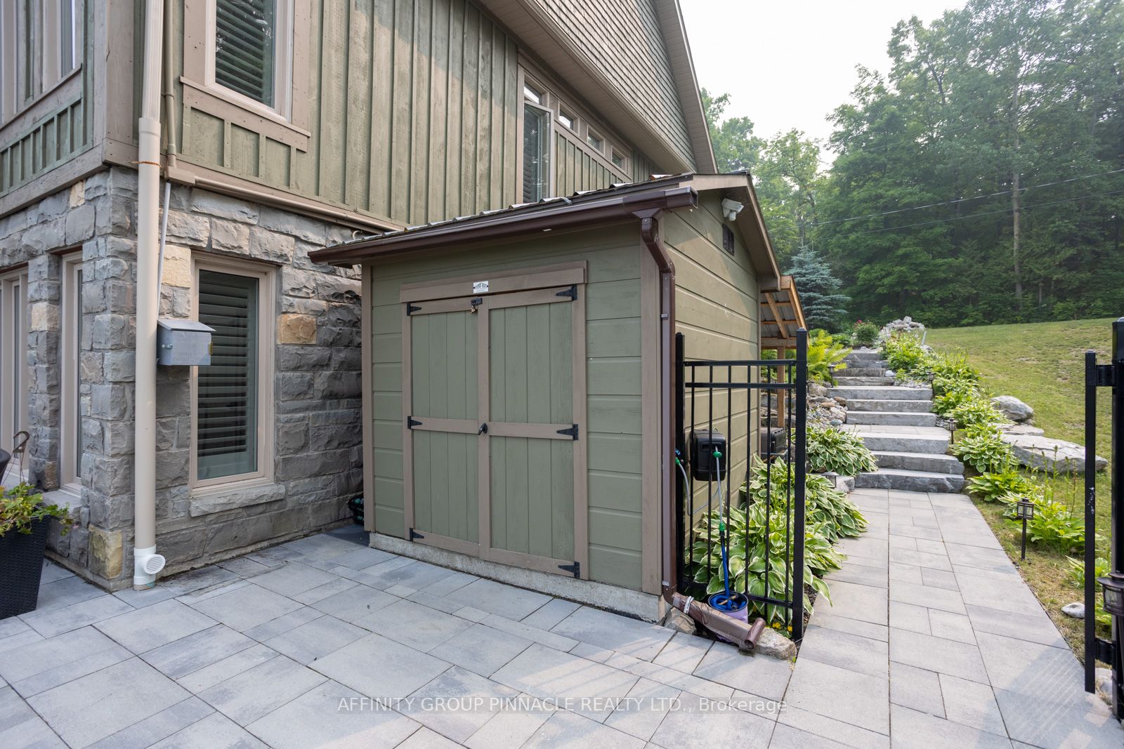 10 Bayview Dr