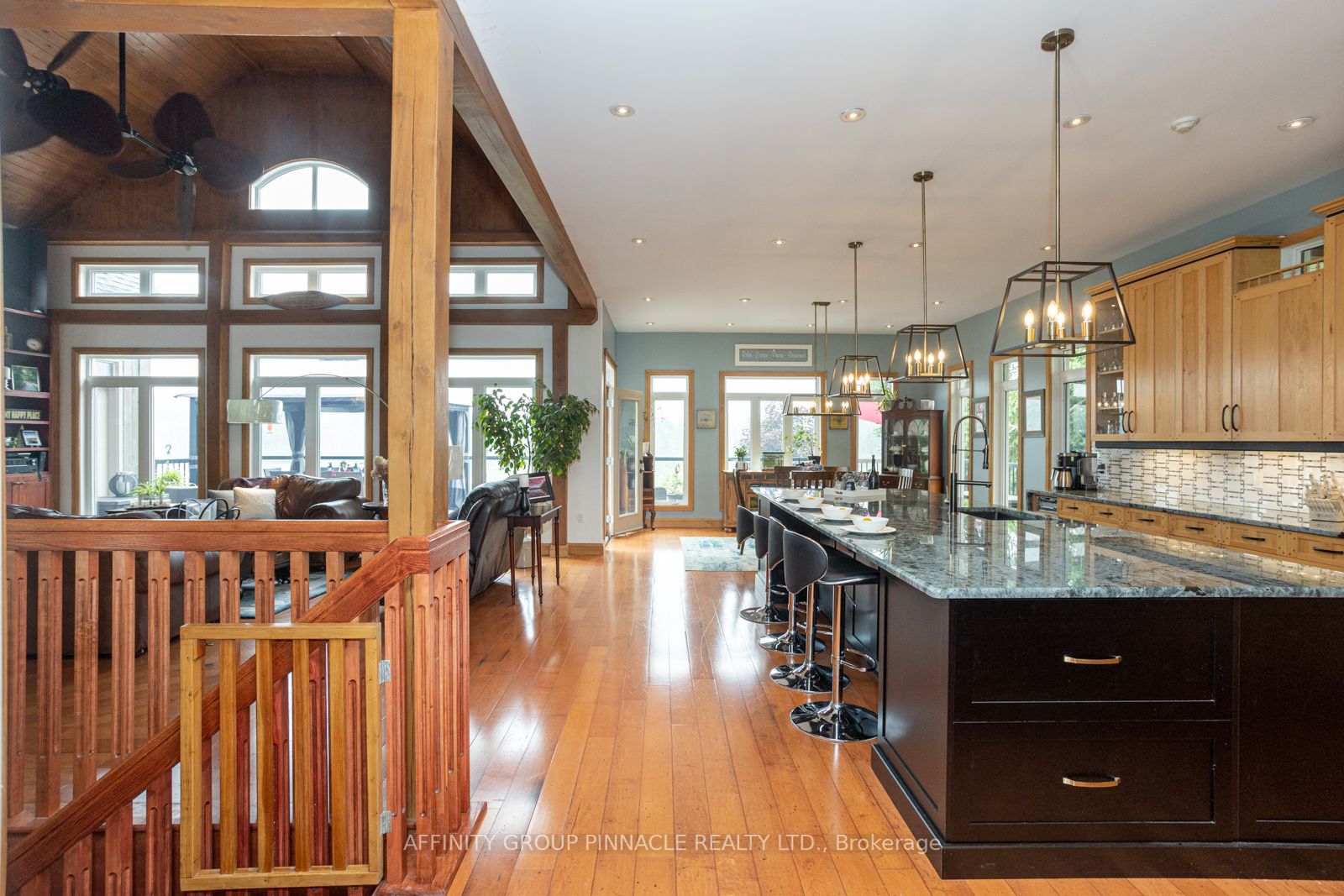 10 Bayview Dr