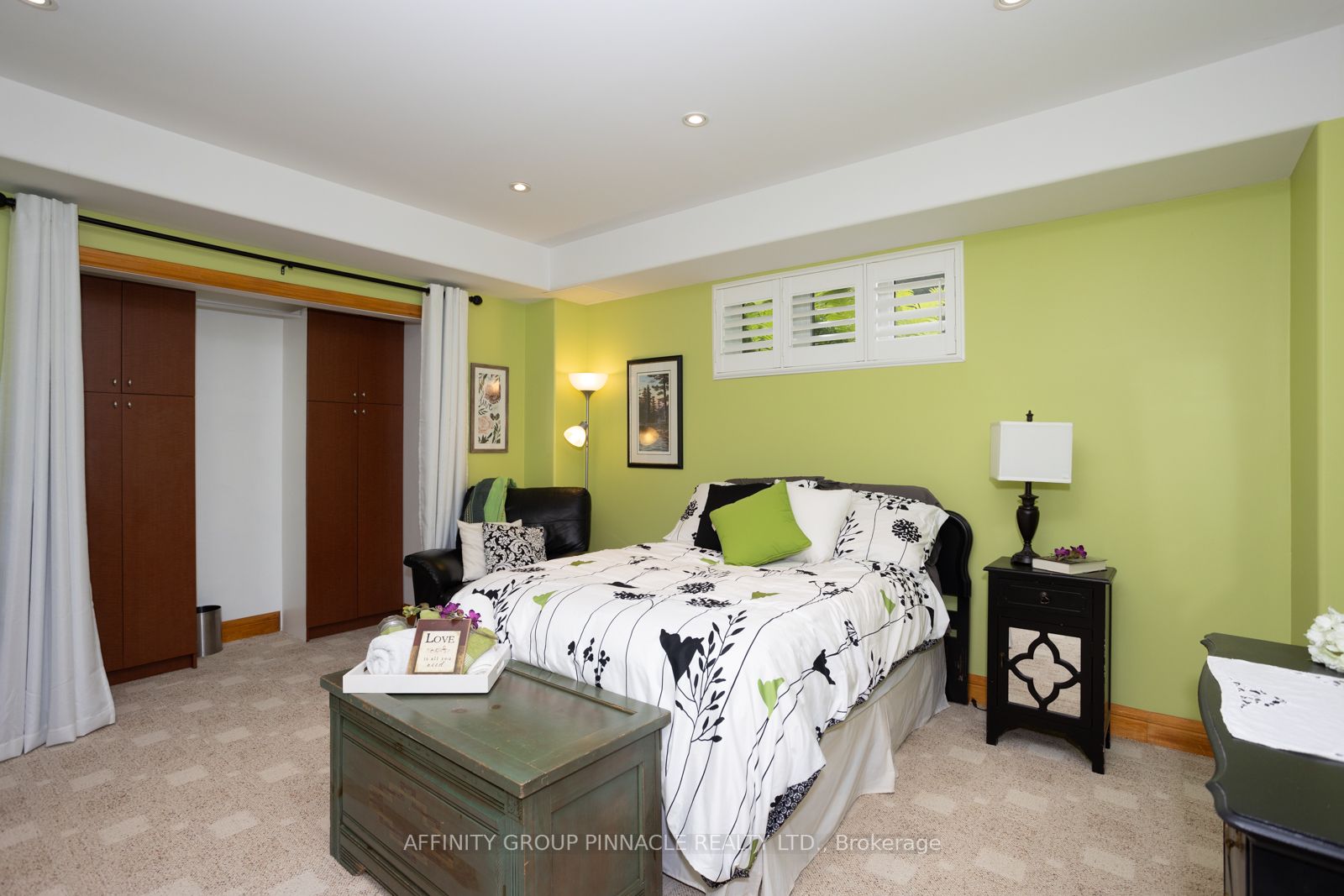 10 Bayview Dr