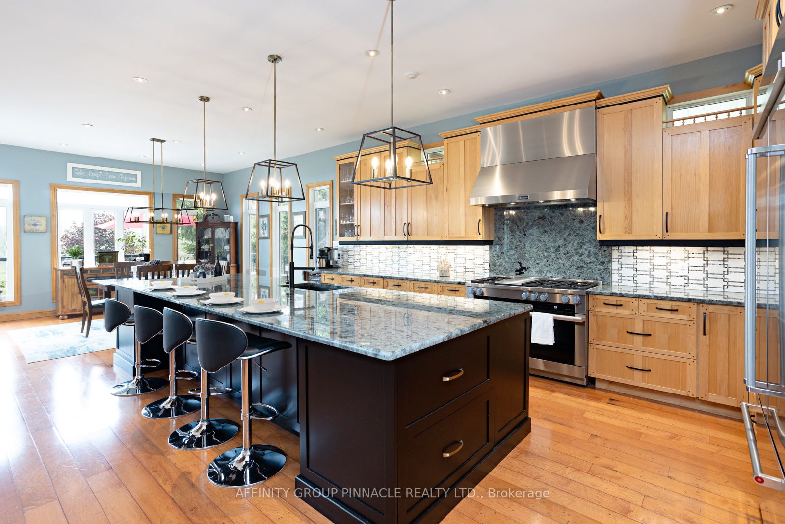 10 Bayview Dr