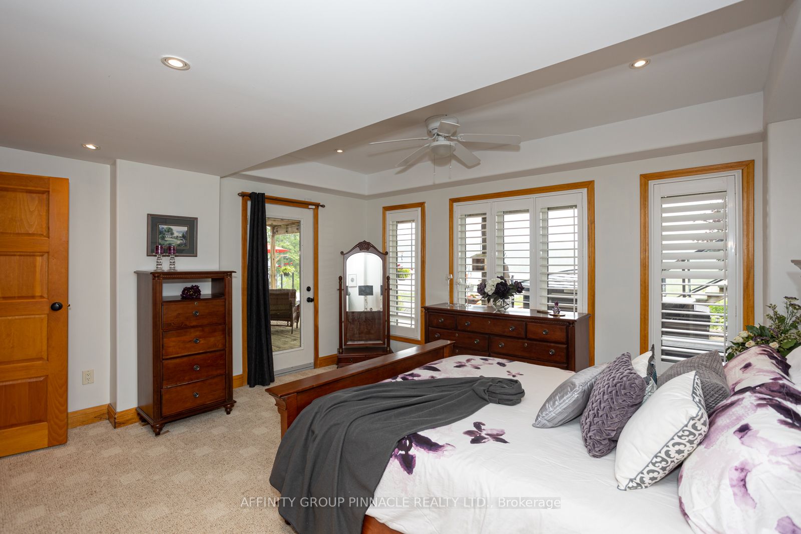 10 Bayview Dr