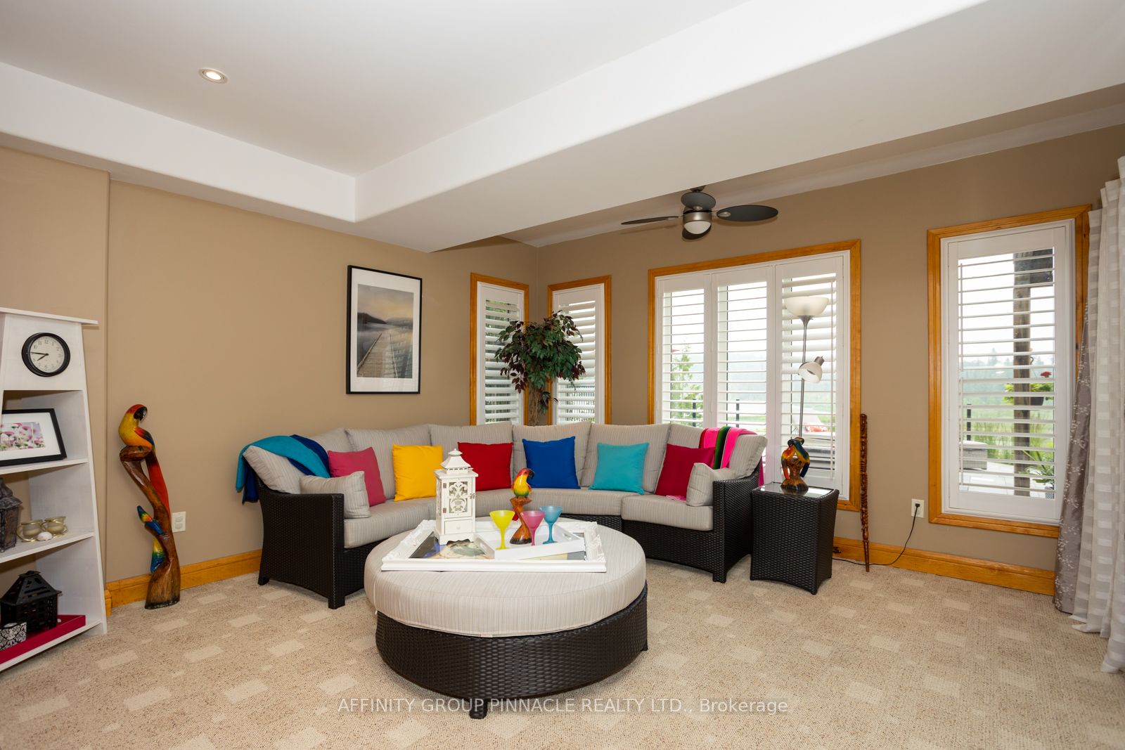 10 Bayview Dr