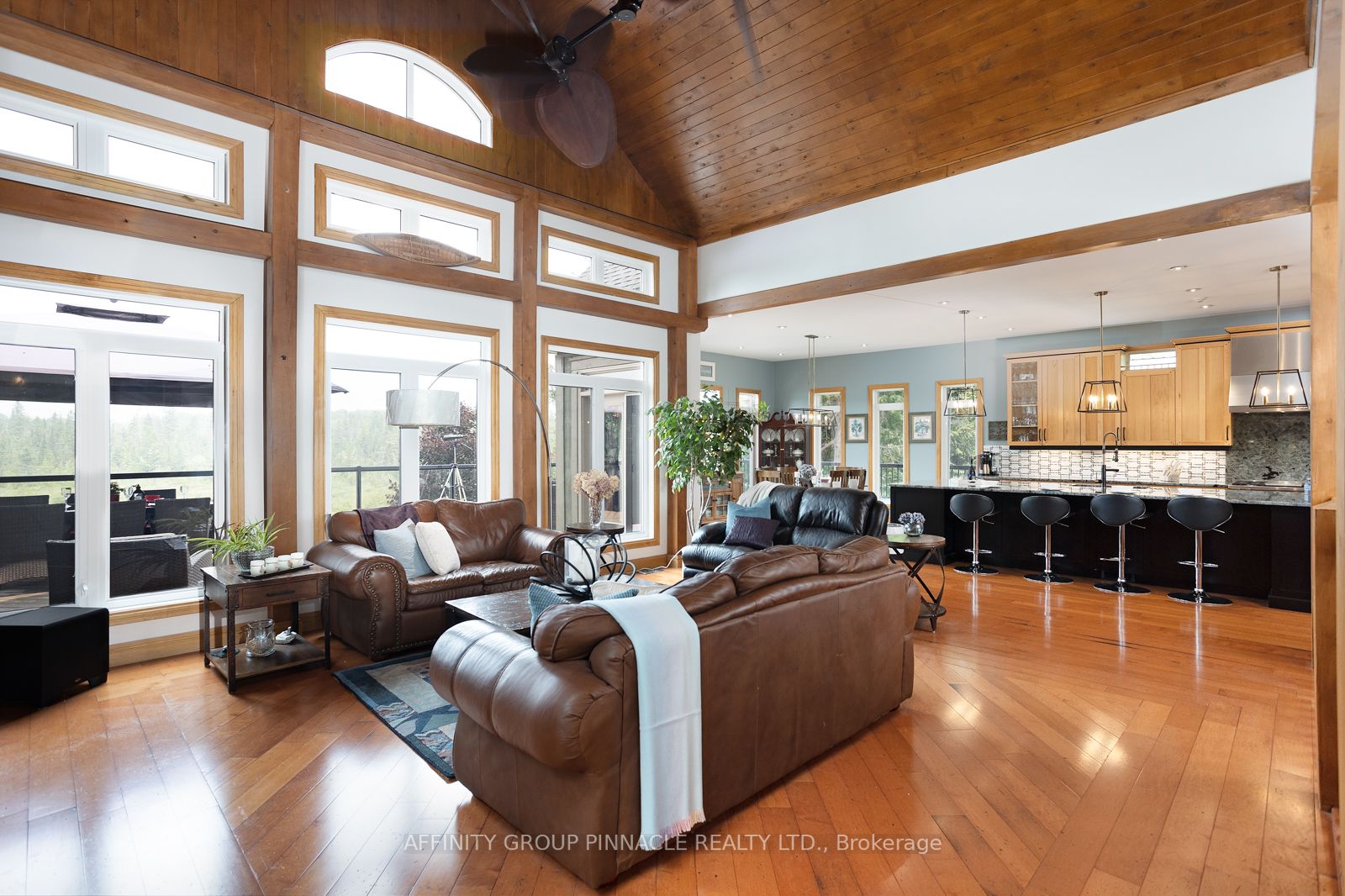 10 Bayview Dr