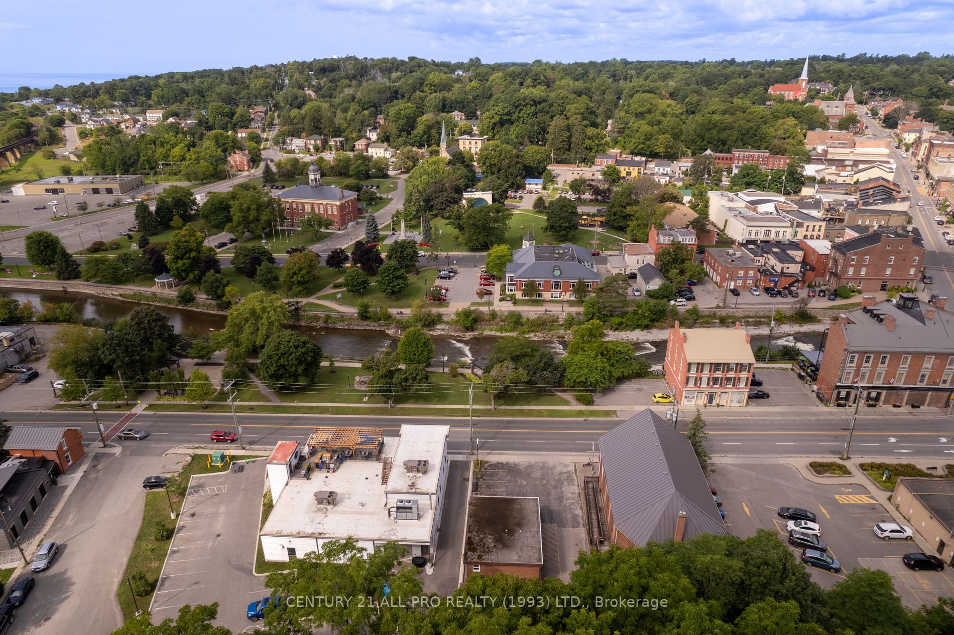 23 Mill St S