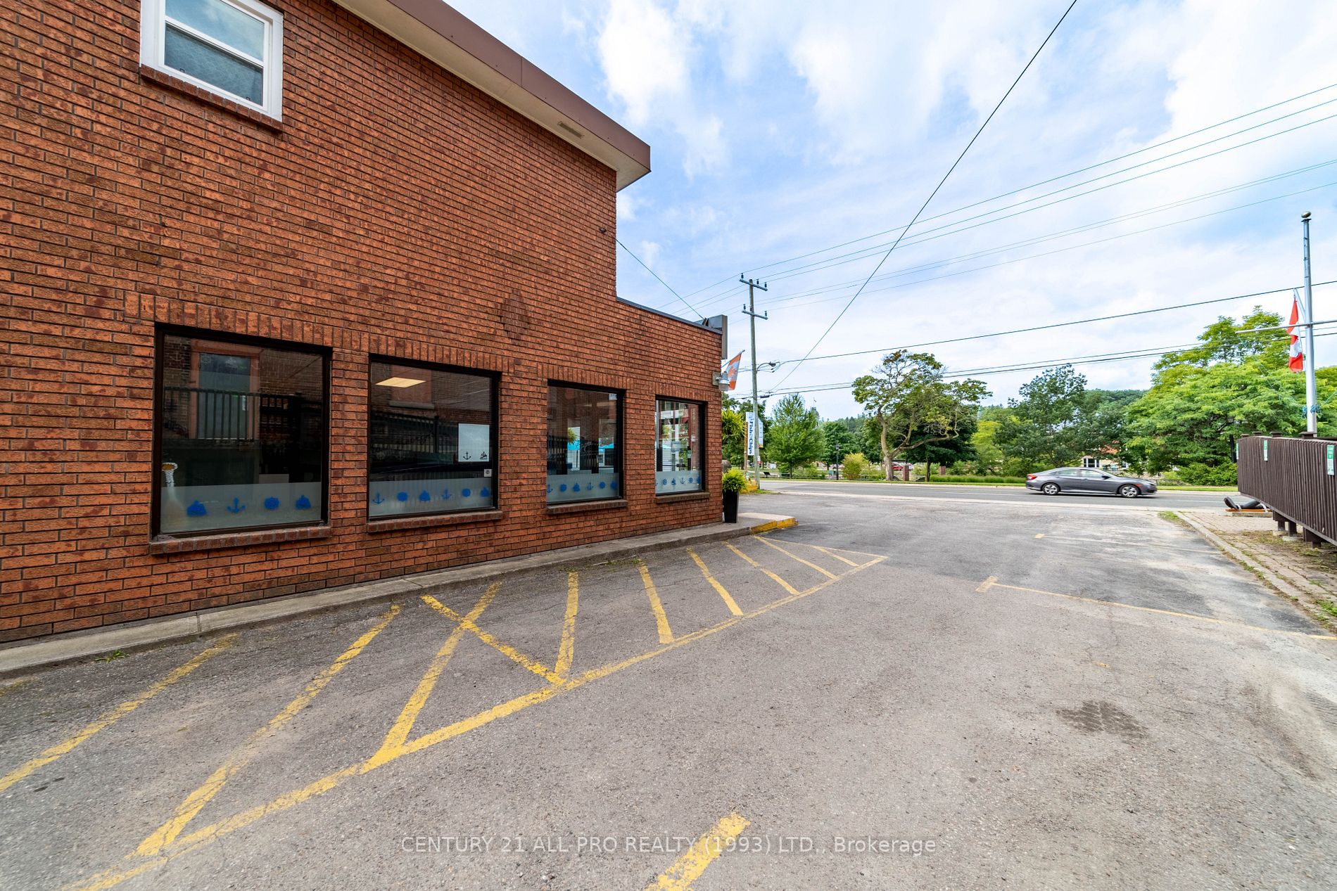 23 Mill St S