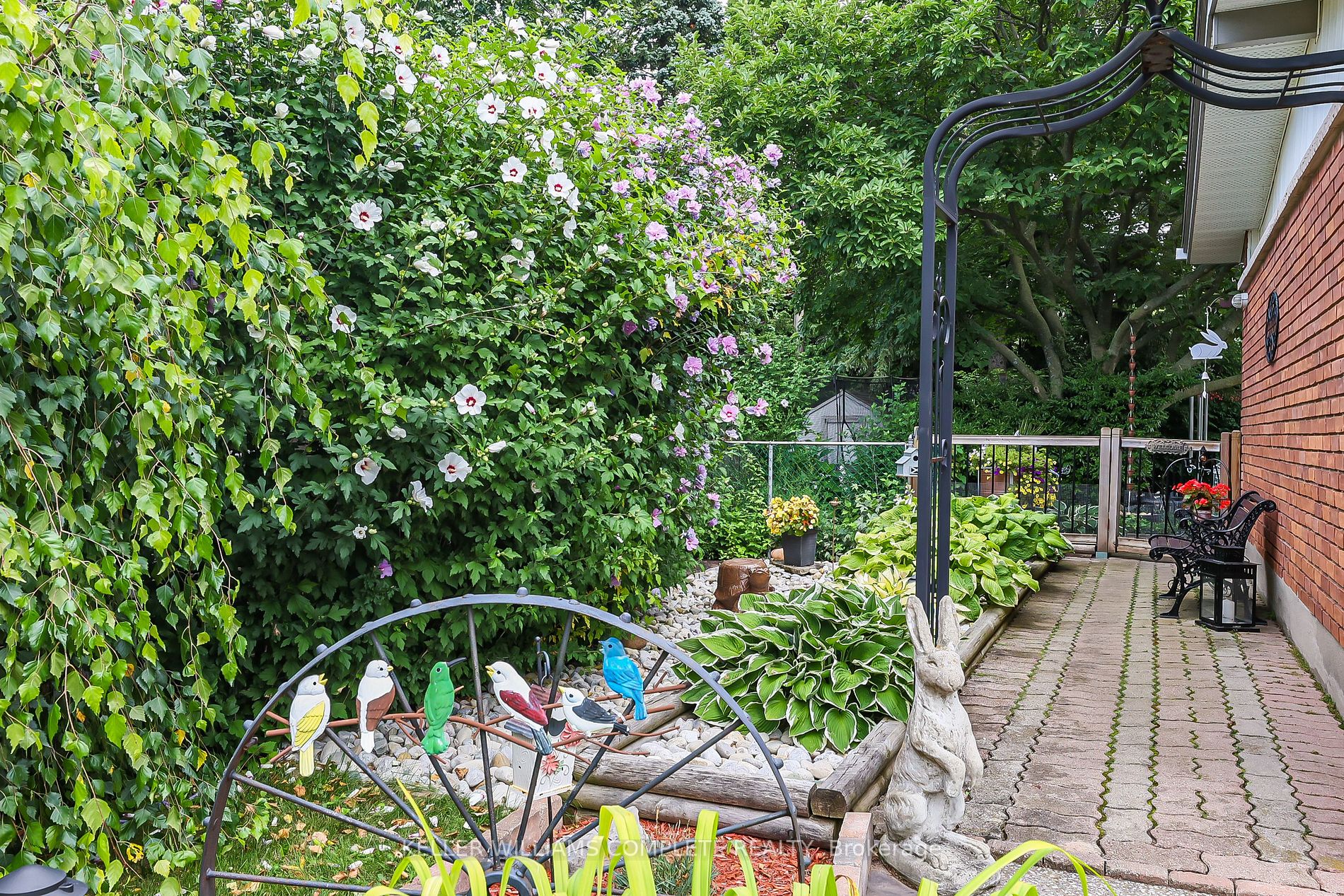 23 Mcnab Dr
