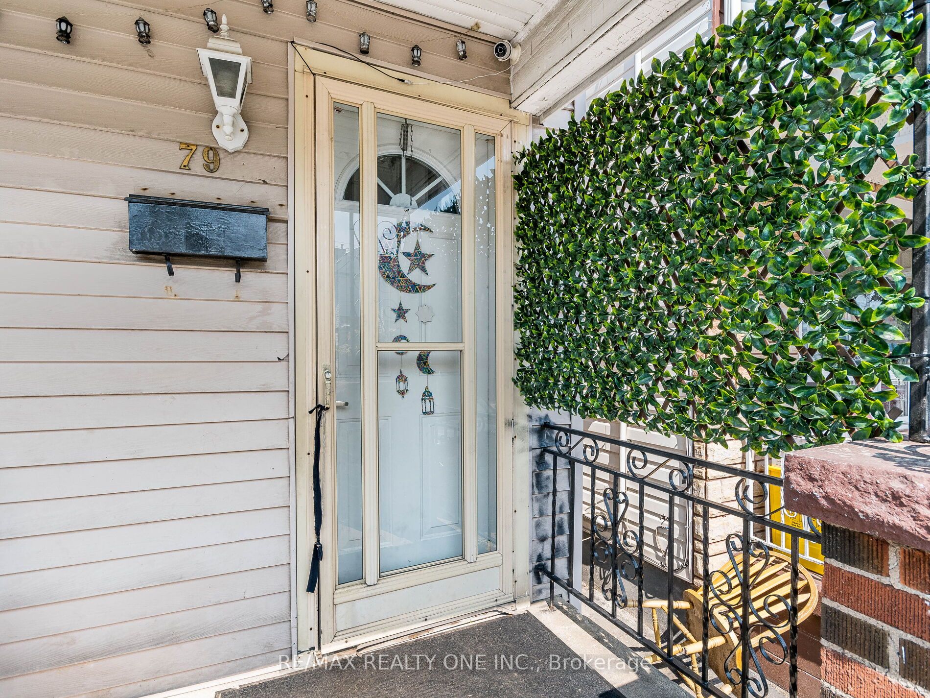 79 Chestnut Ave