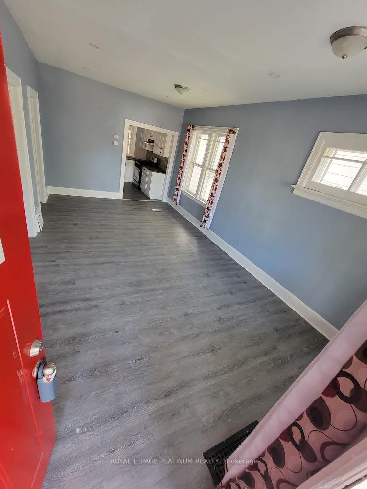 865 Elm Avenue W