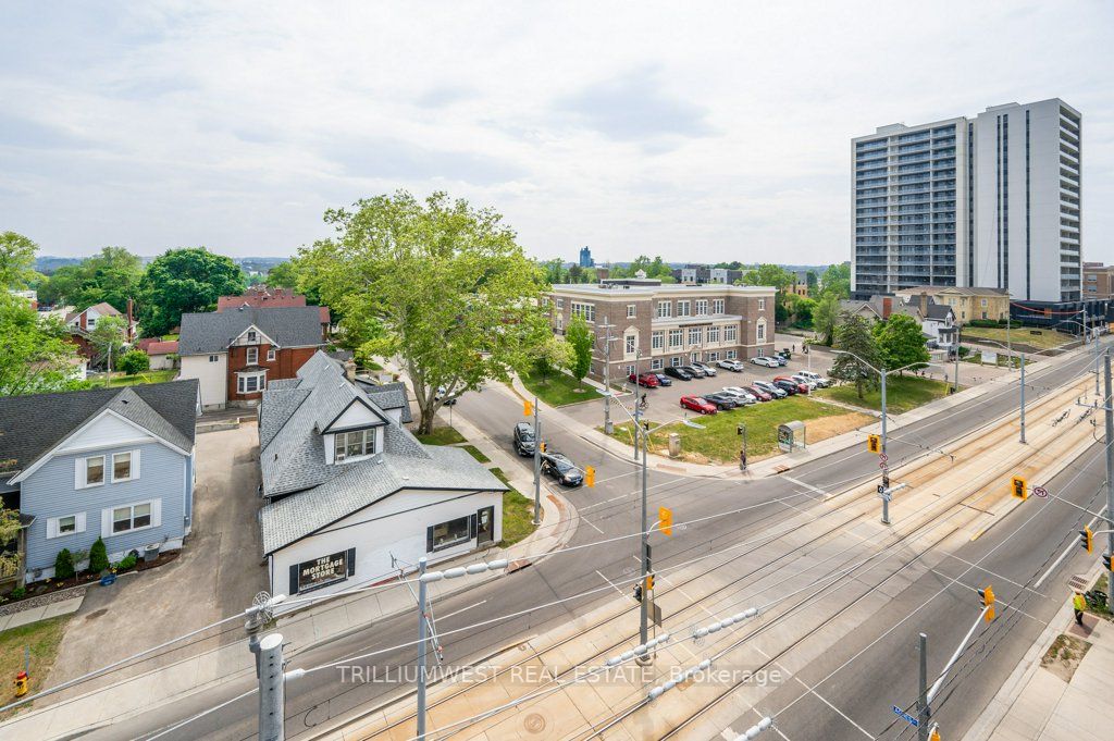690 King St W, #601