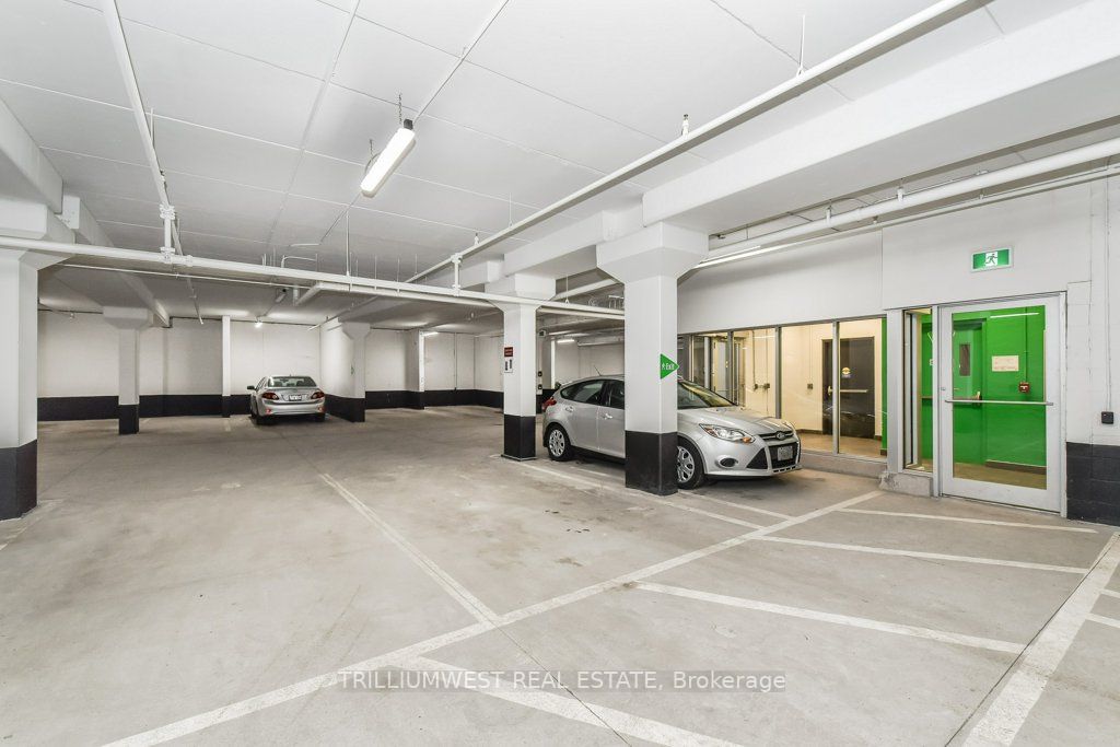 690 King St W, #601