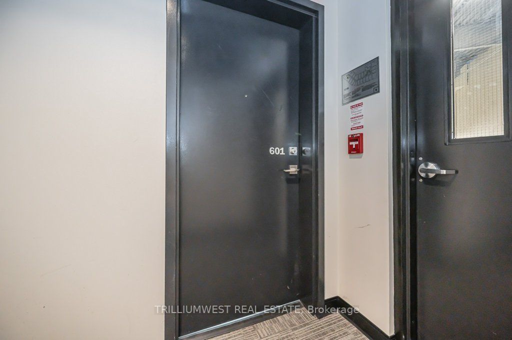 690 King St W, #601