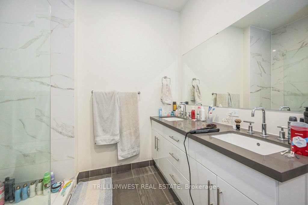 690 King St W, #601