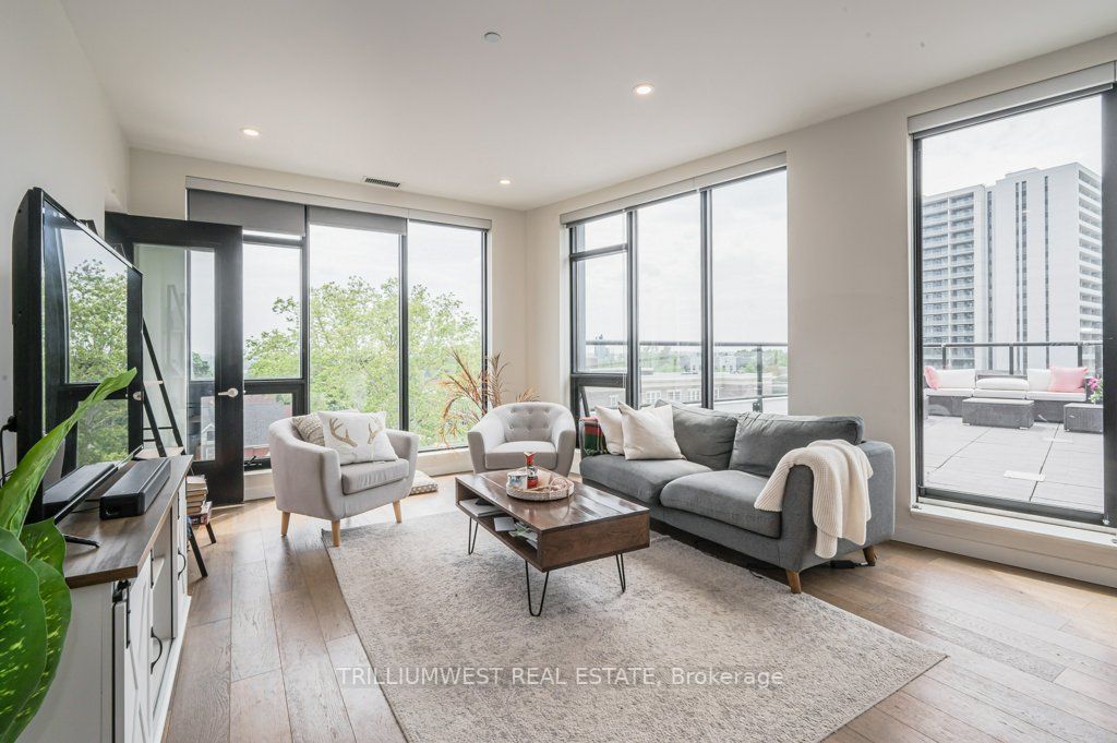 690 King St W, #601
