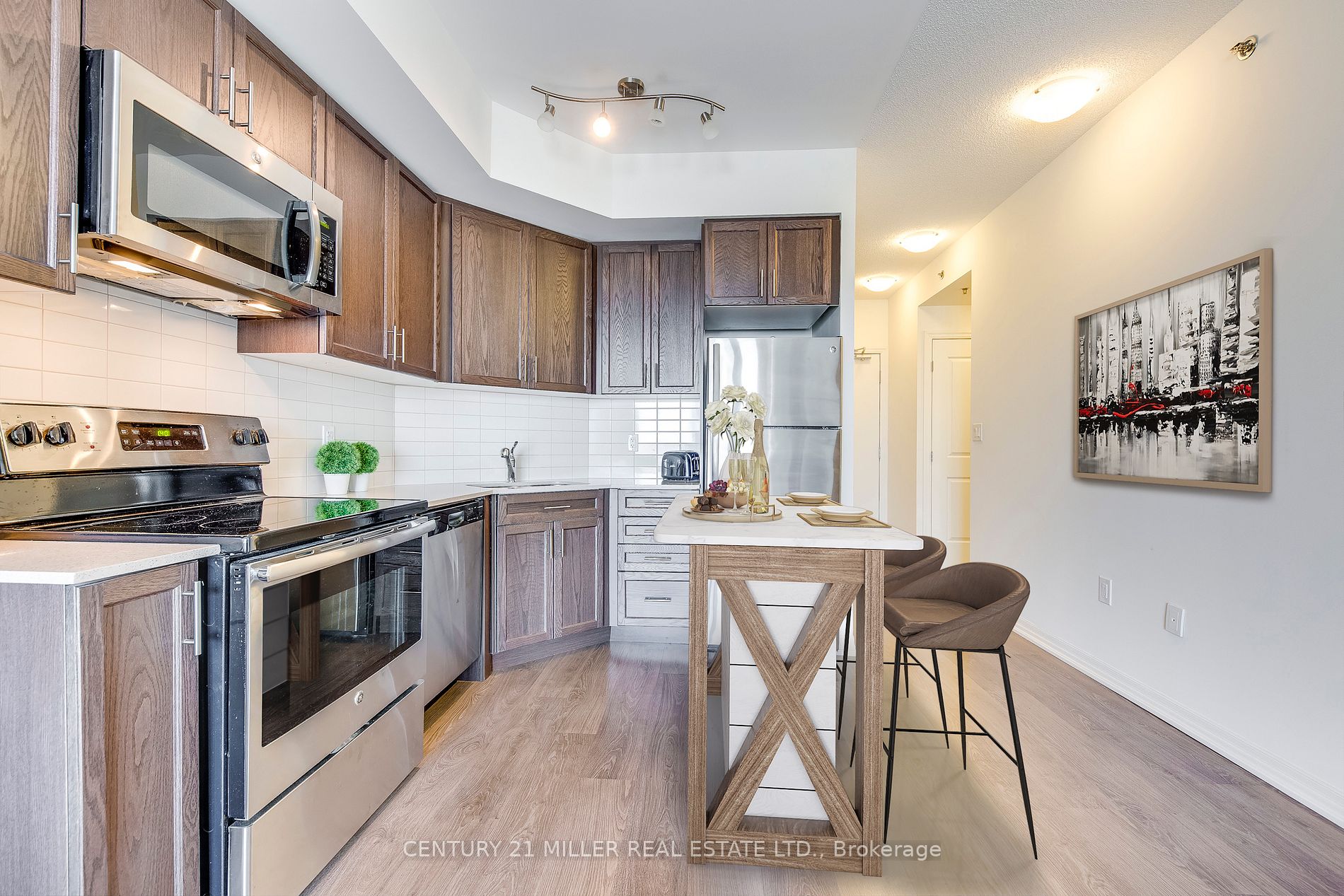 560 North Service Rd, #303