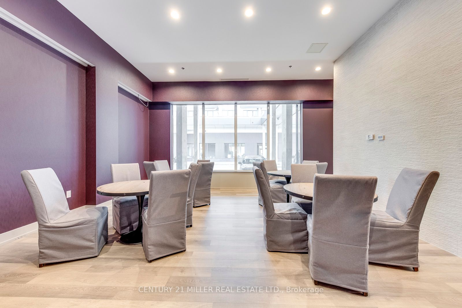 560 North Service Rd, #303