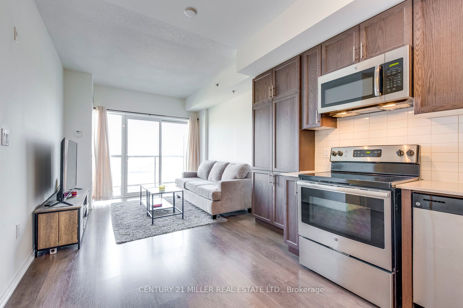 560 North Service Rd, #303