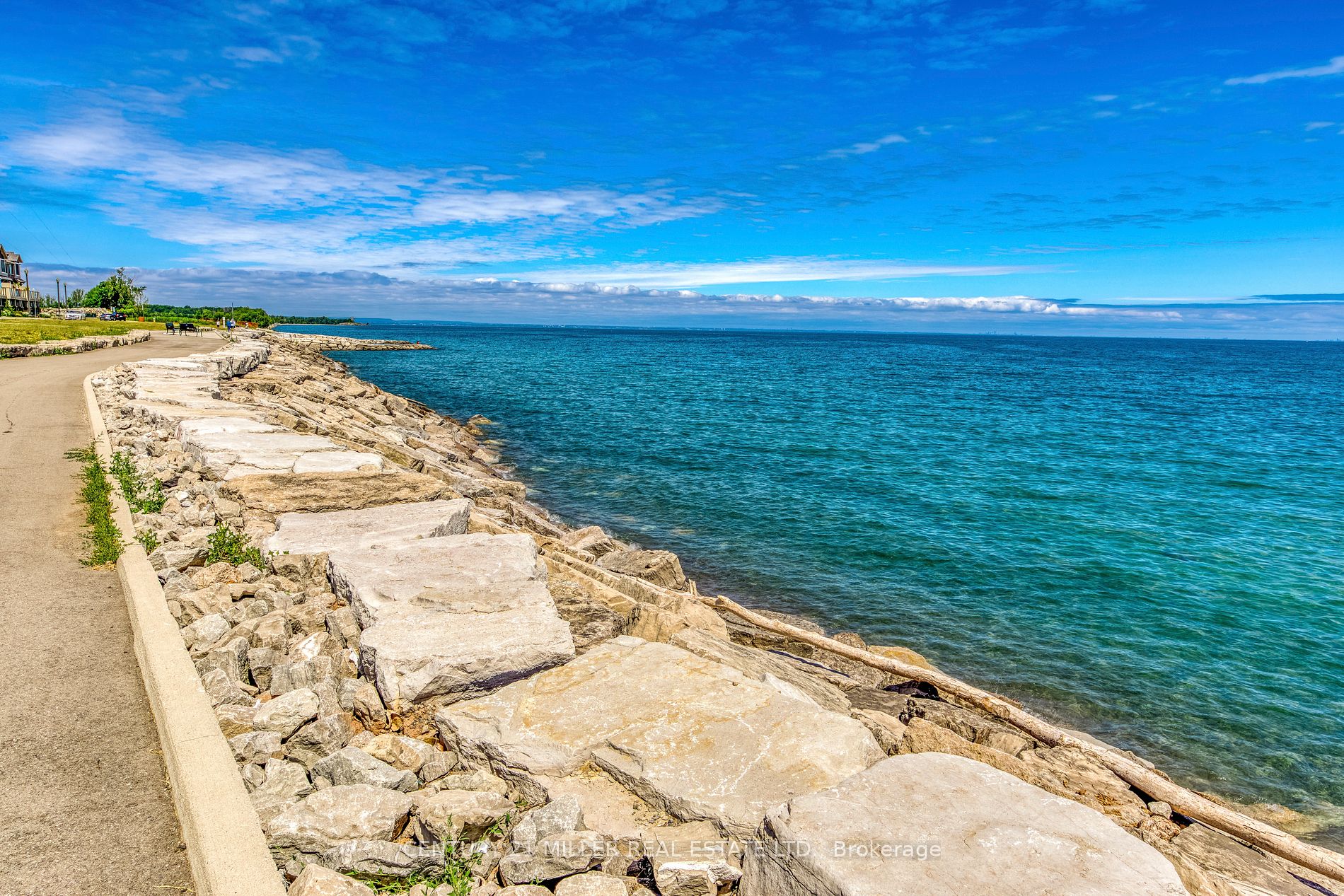 560 North Service Rd, #303