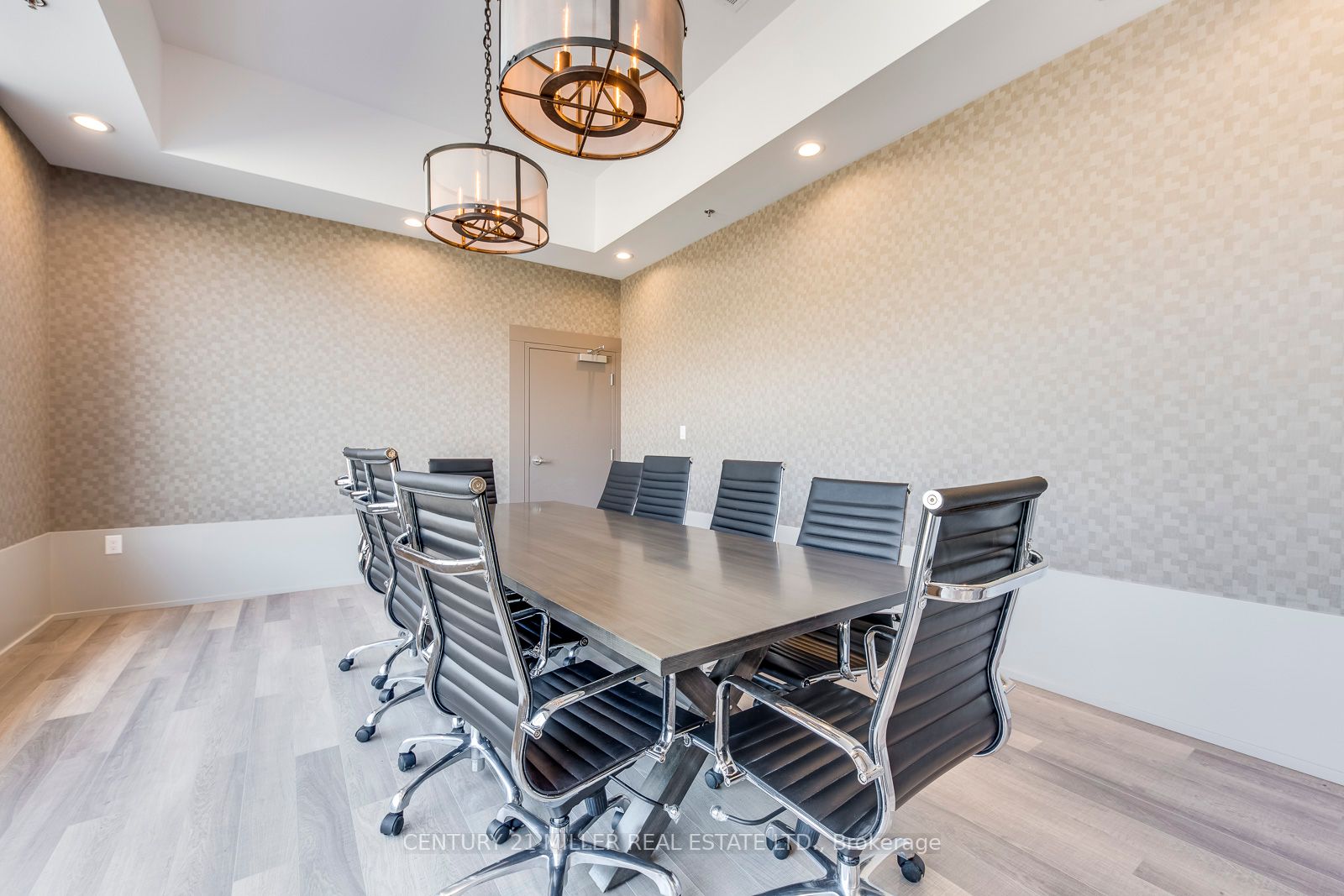 560 North Service Rd, #303