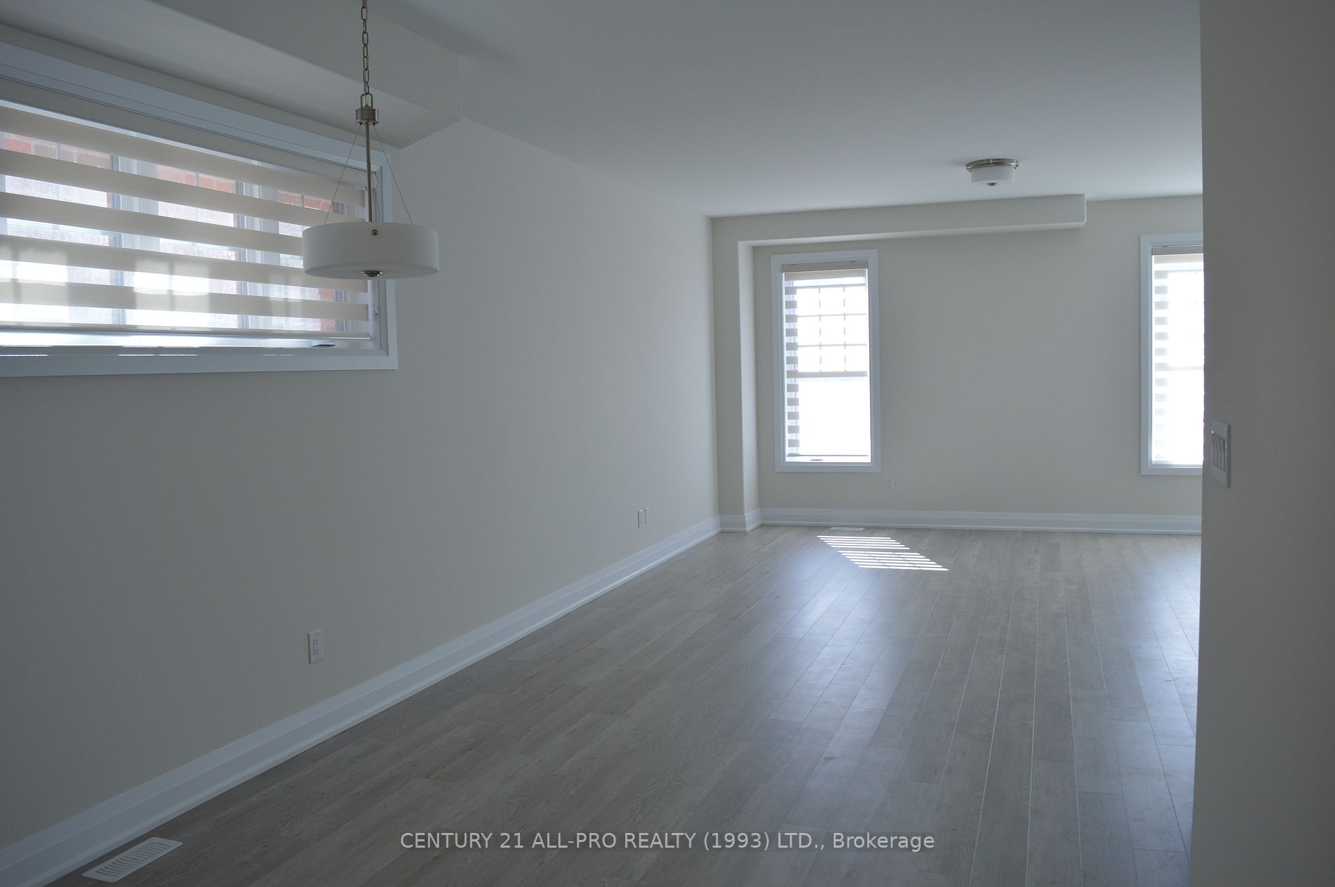 12 Fairhurst St