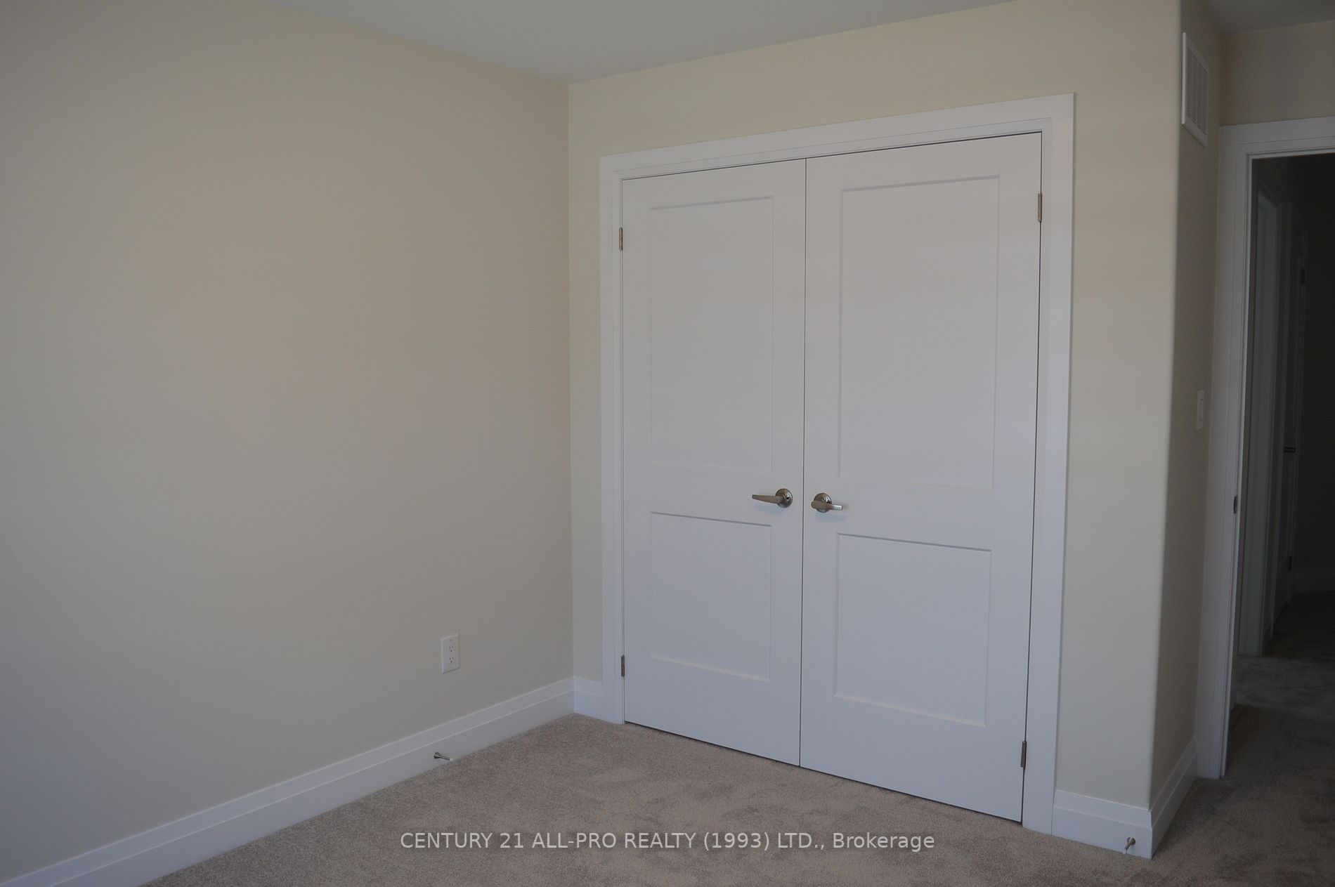12 Fairhurst St