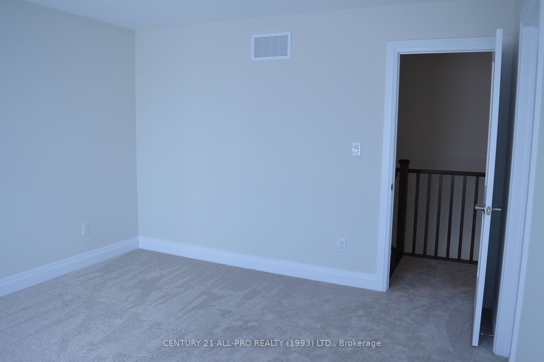 12 Fairhurst St