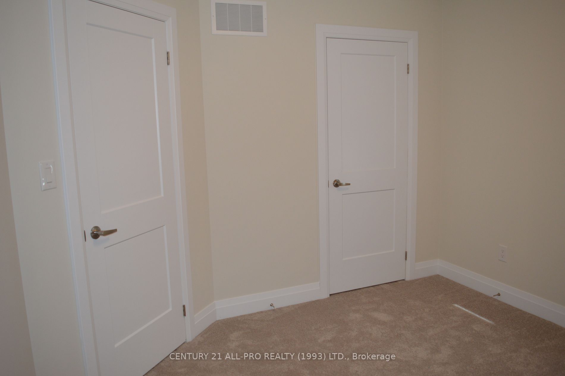 12 Fairhurst St
